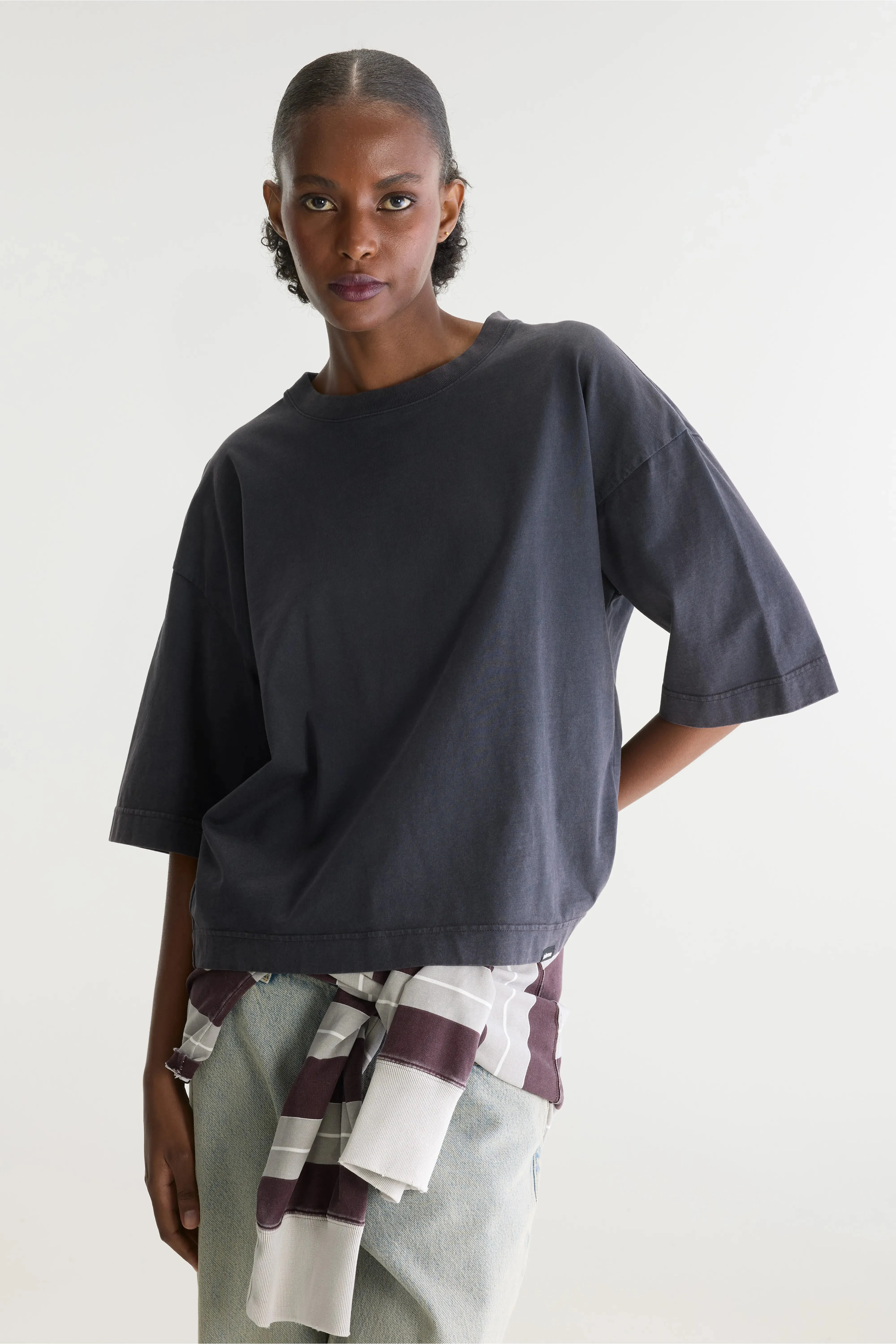 Fiores short-sleeve t-shirt (262 / W / BLACK BEAUTY) sold by Bellrose product image thumbnail 2