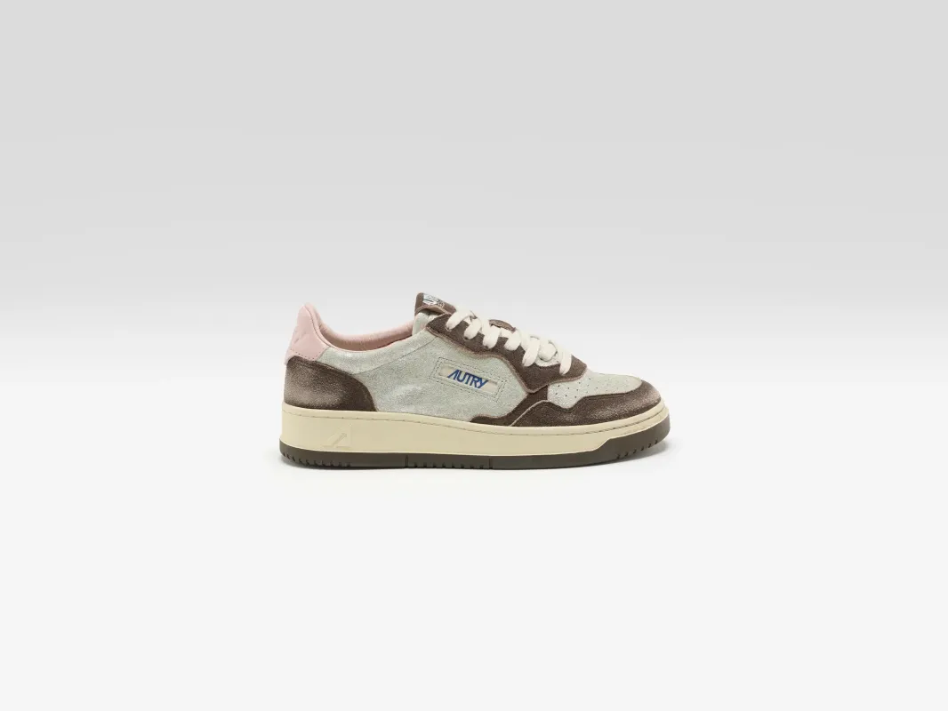 Medalist Low for Women (262 / W / PINK) made by Autry