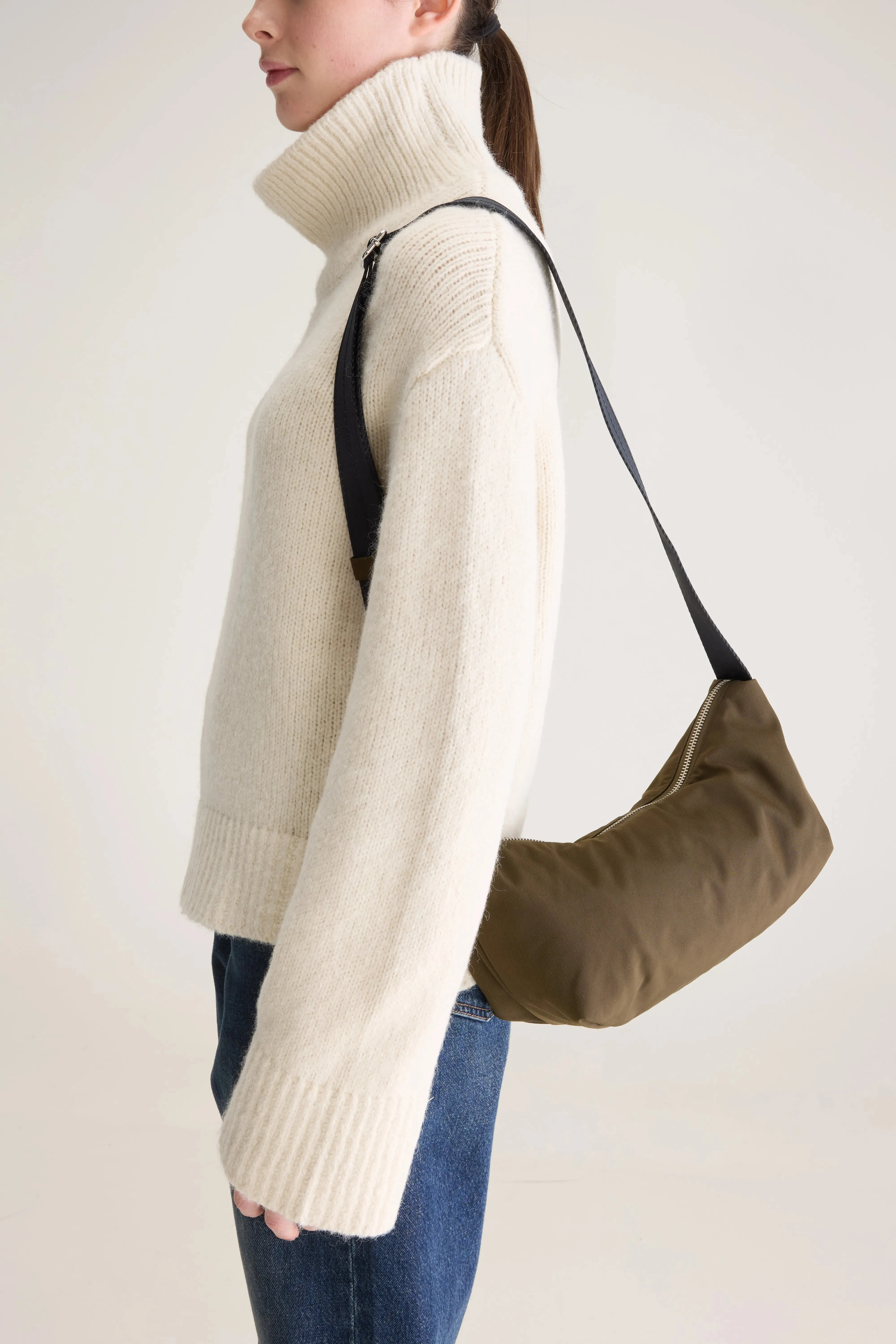 Hane sling bag (262 / W / CARBONE) sold by Bellrose product image thumbnail 3