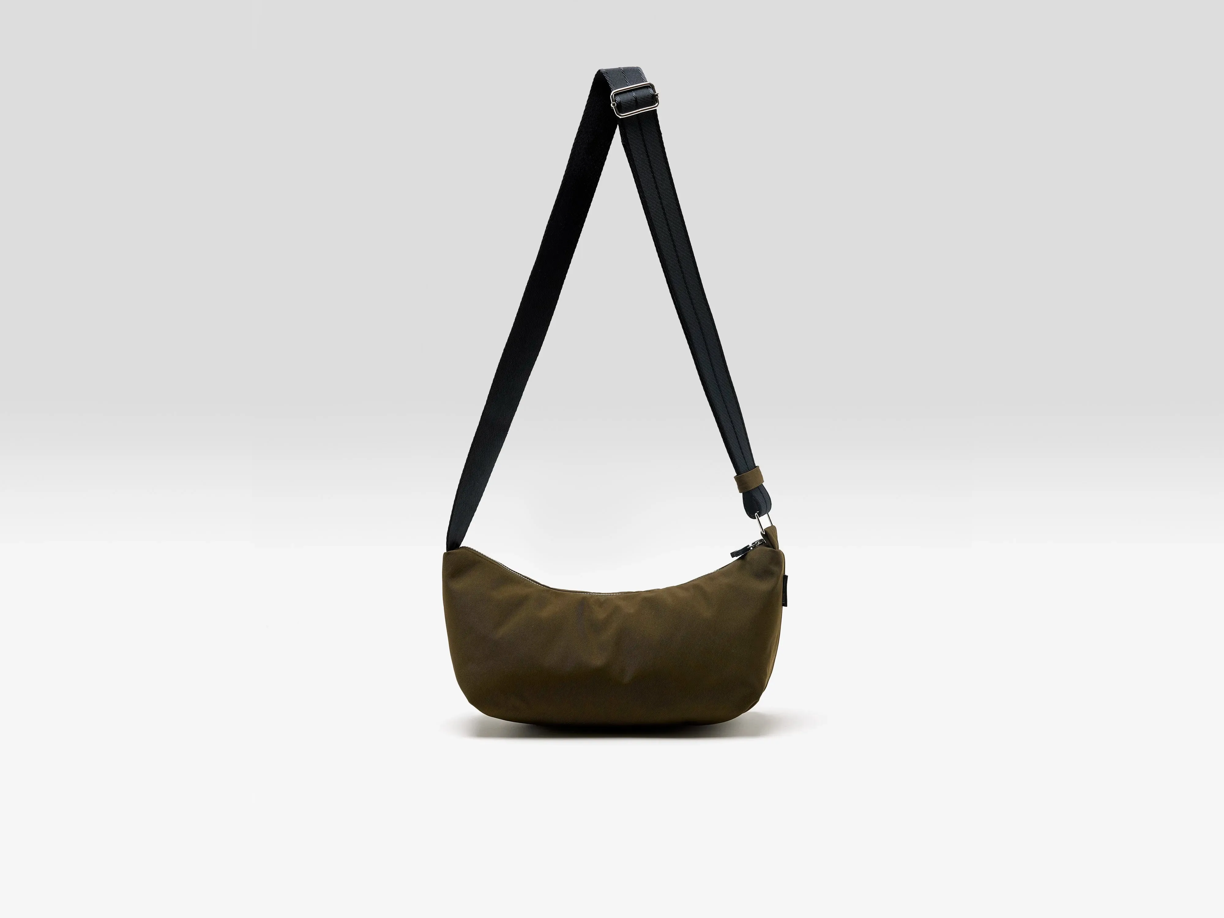 Hane sling bag (262 / W / CARBONE) sold by Bellrose