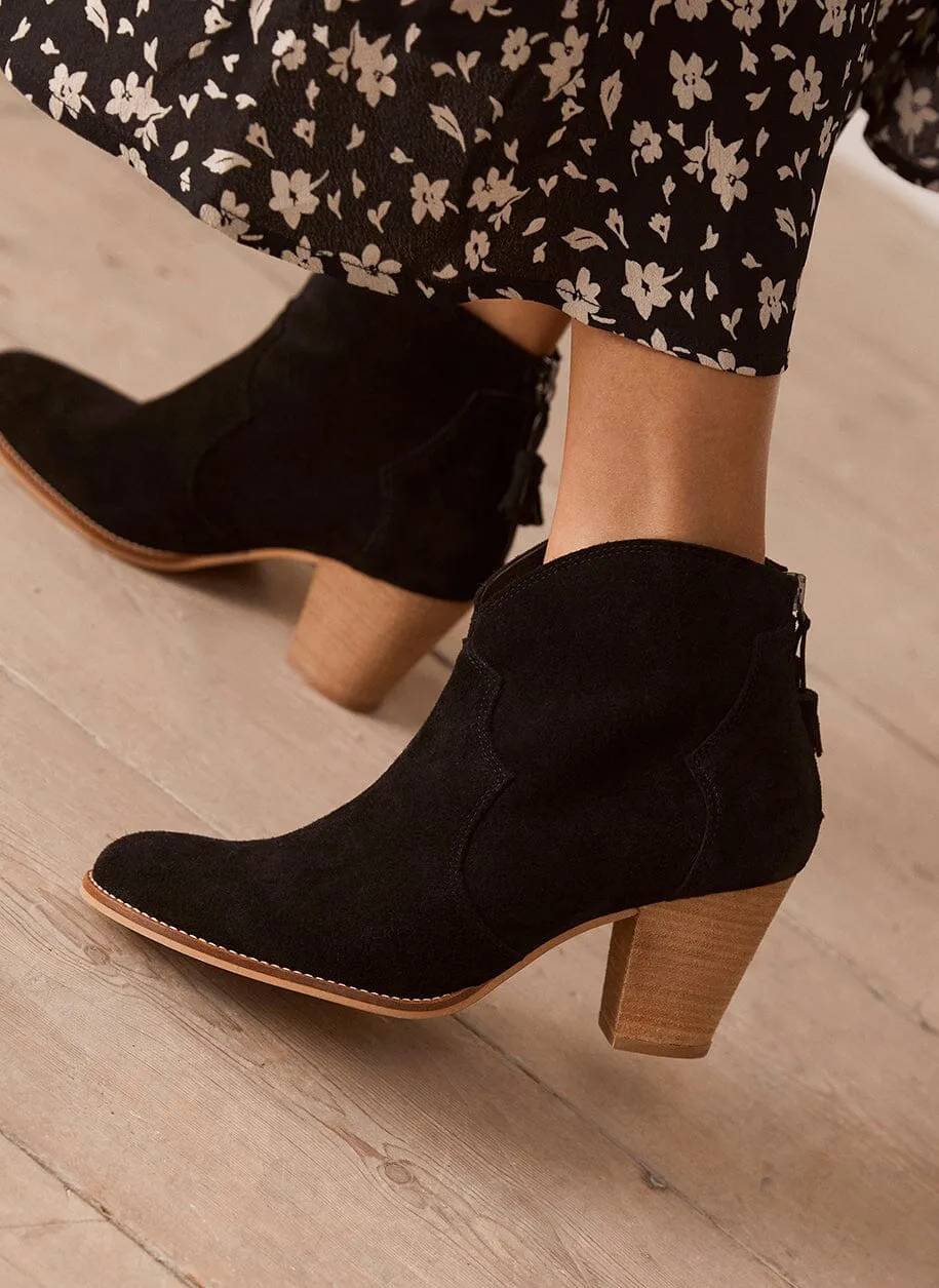 Sierra Black Suede Boots Parallel