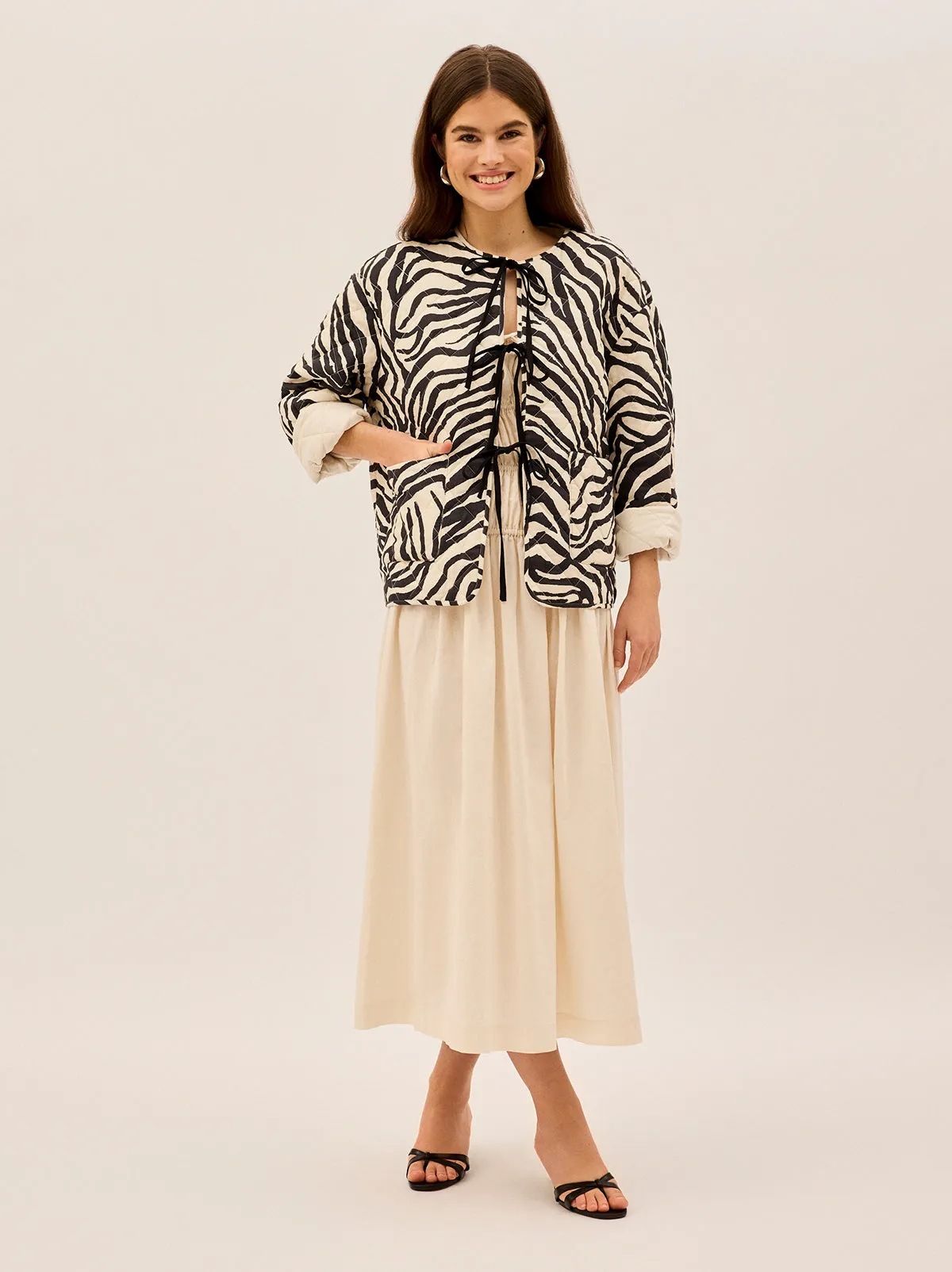 Theodora Cotton Linen Reversible Quilted Jacket sold by KITRI Studio product image thumbnail 2