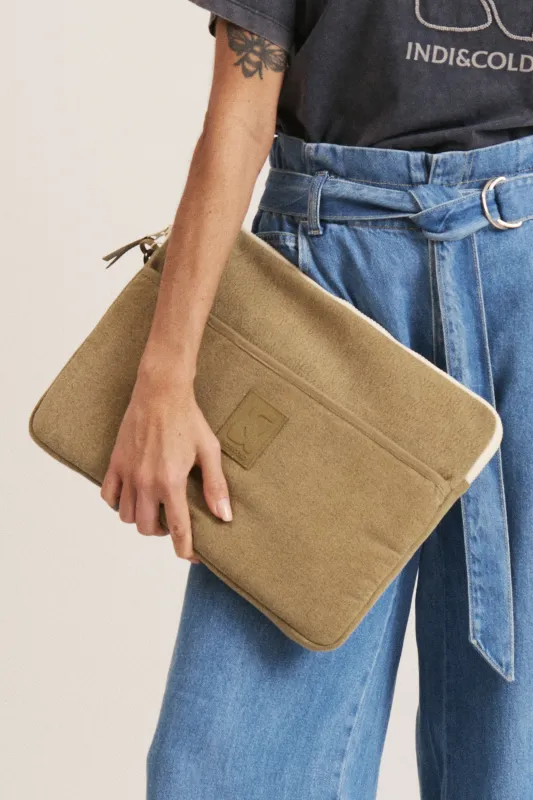 FUNDA DE ORDENADOR EN LONA RECICLADA sold by Indi & Cold