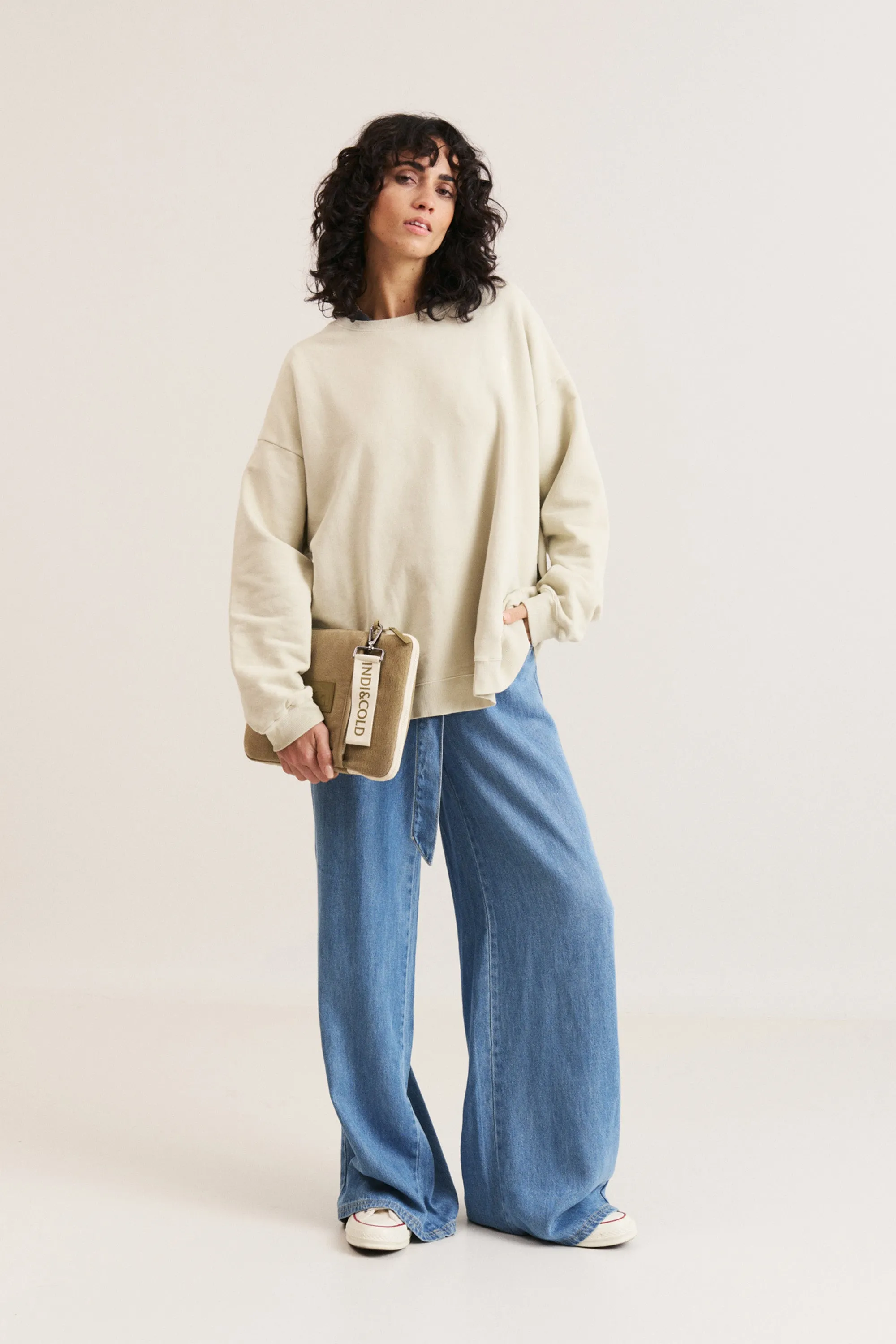 SUDADERA BÁSICA INDI&COLD sold by Indi & Cold product image thumbnail 3