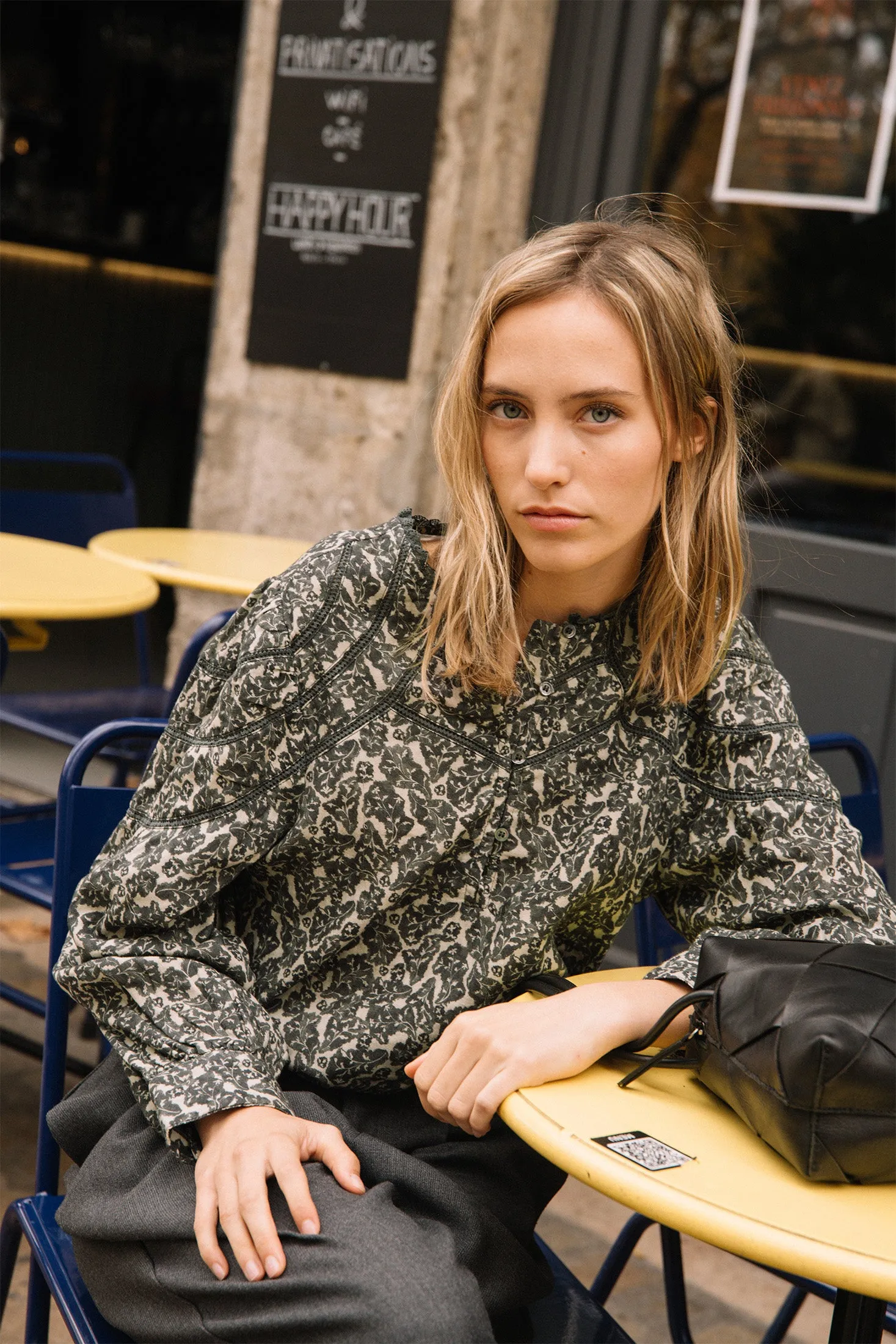 BLUSA MOTIVOS BOTÁNICOS sold by Indi & Cold