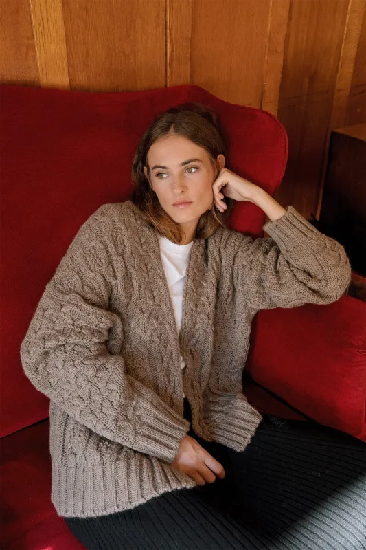 CHAQUETA PUNTO TRENZADO sold by Indi & Cold