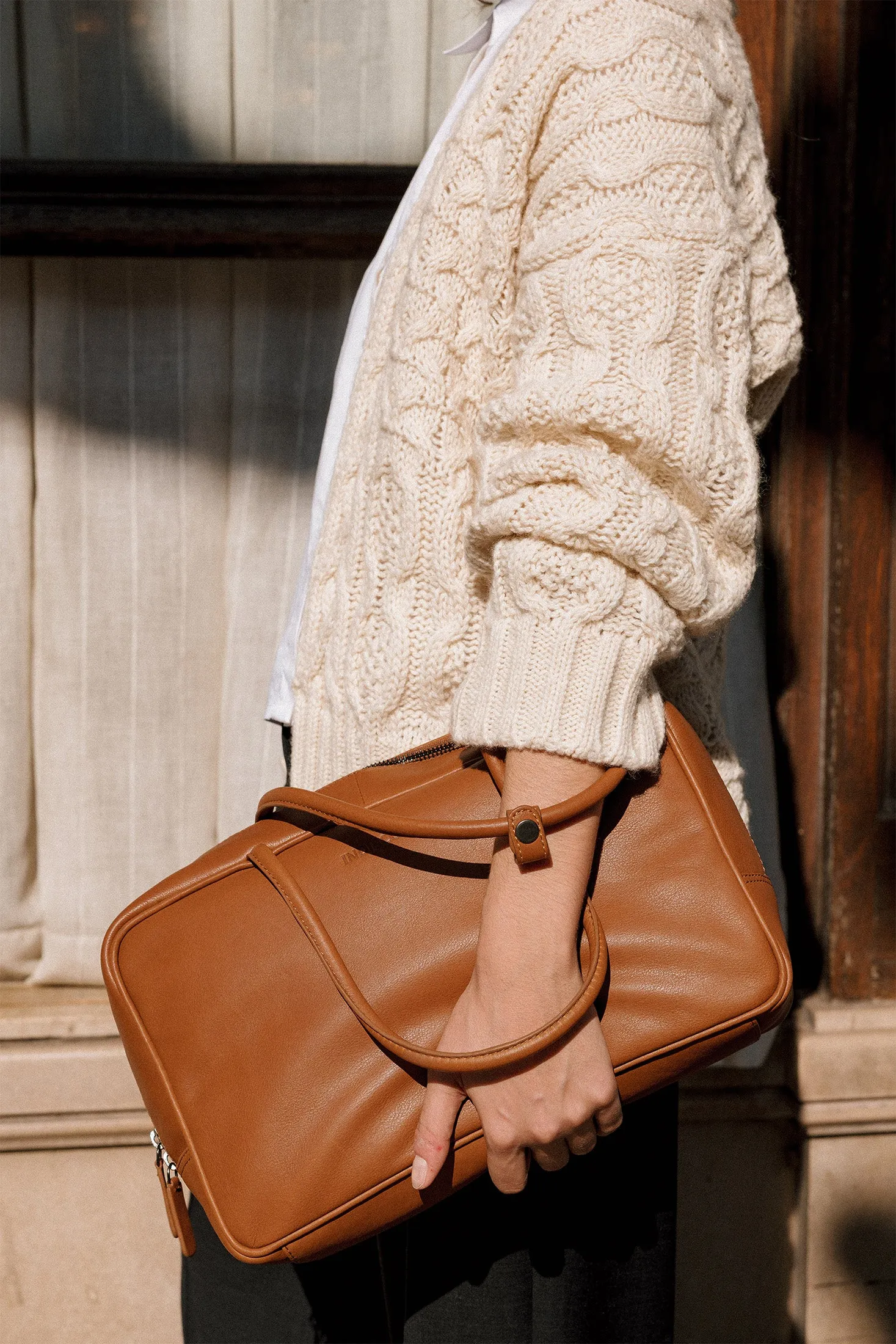 CHAQUETA PUNTO TRENZADO sold by Indi & Cold product image thumbnail 3