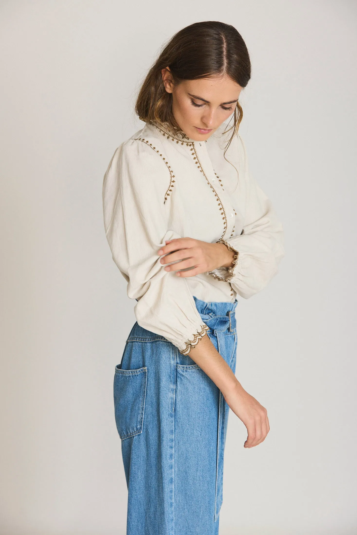 BLUSA MICROPANA CUELLO VOLANTE sold by Indi & Cold product image thumbnail 3