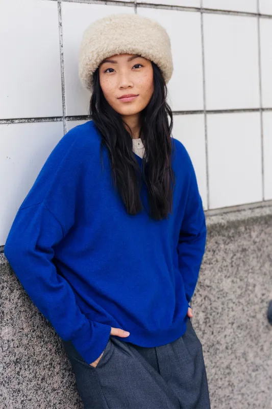 [CL] RE V-NECK SWEATER sold by Indi & Cold