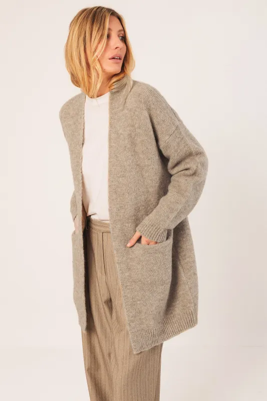 CHAQUETA LARGA CON MOHAIR sold by Indi & Cold