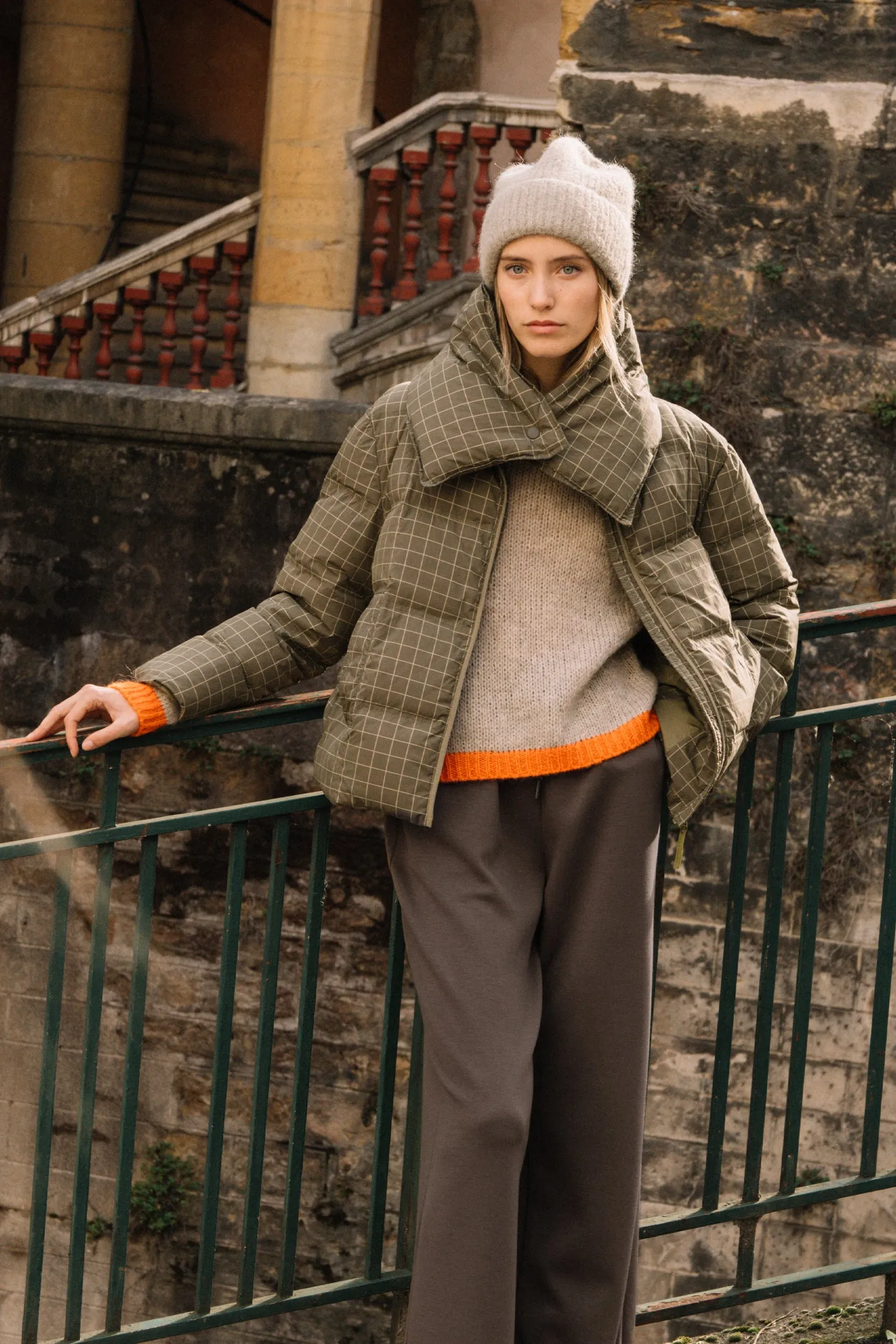 ABRIGO PLUMÓN CORTO CUADROS sold by Indi & Cold