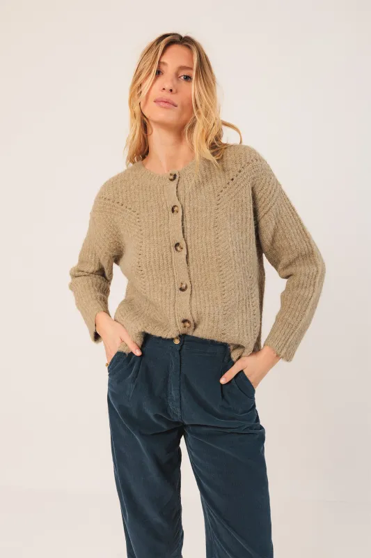 CHAQUETA  CON DETALLES DESAGUJADOS sold by Indi & Cold