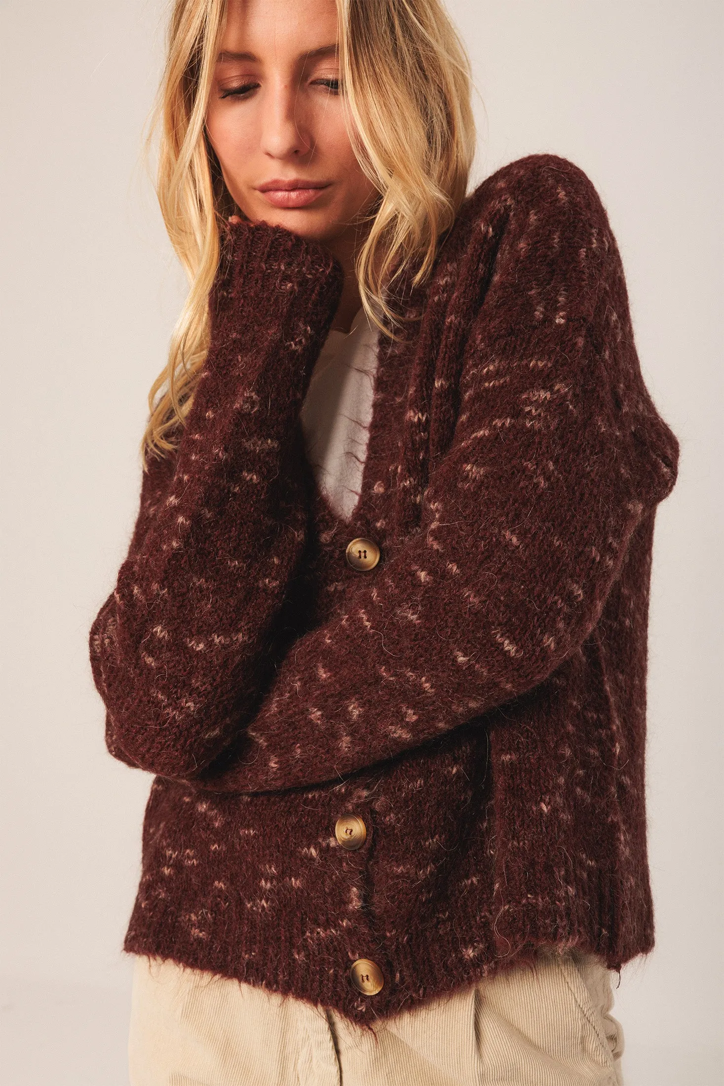 CHAQUETA PUNTO ABOTONADA sold by Indi & Cold product image thumbnail 2