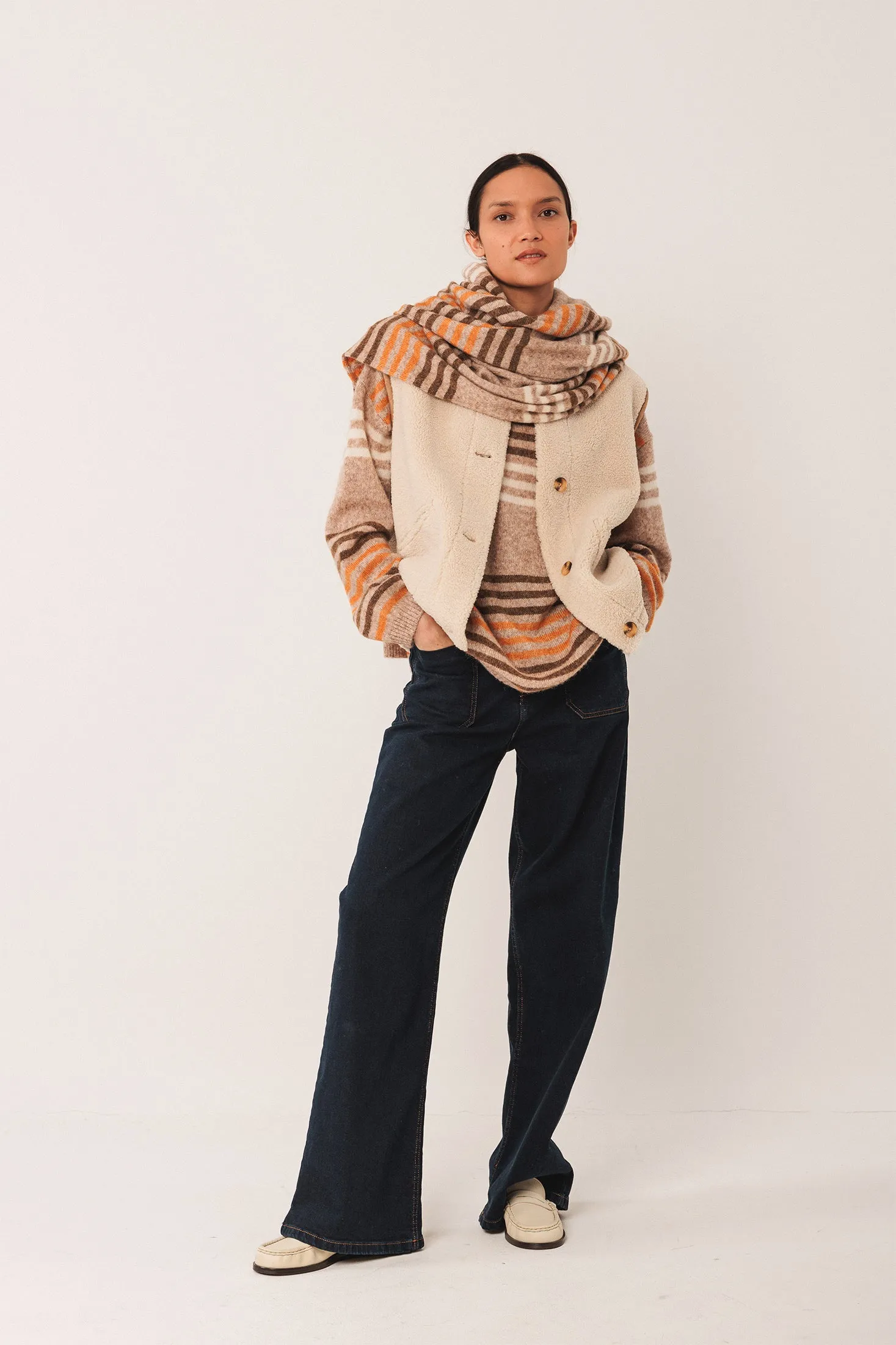 CHALECO TEDDY REVERSIBLE sold by Indi & Cold product image thumbnail 3