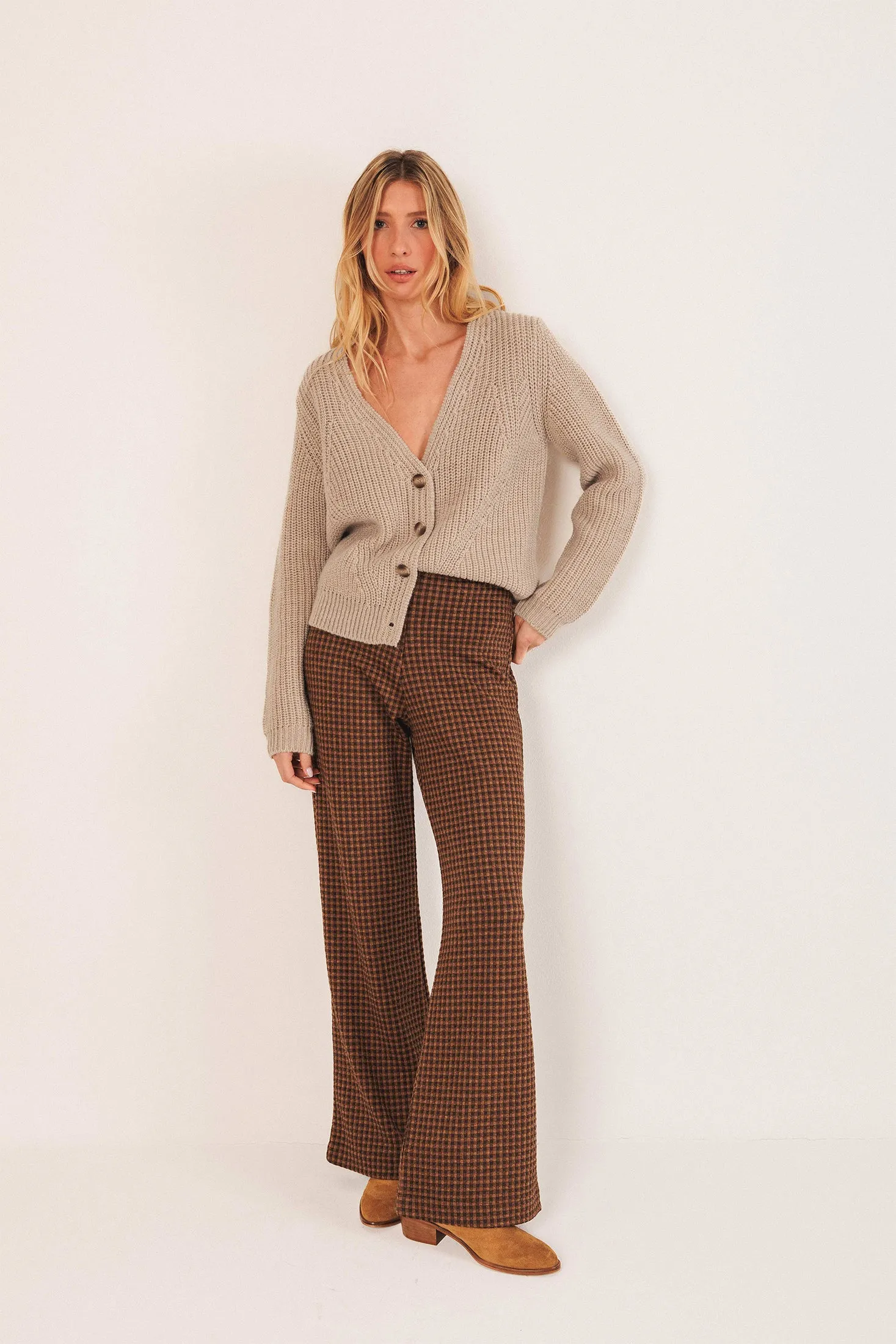 CHAQUETA PUNTO ABOTONADA sold by Indi & Cold