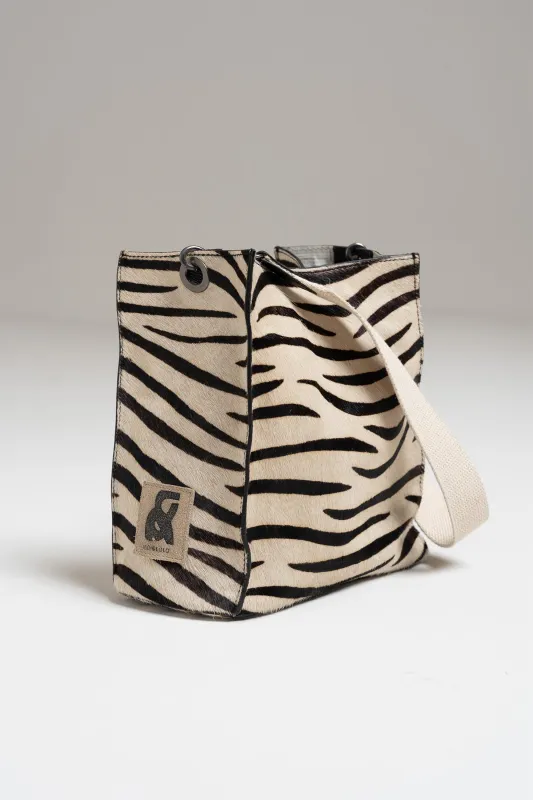 [CL] LEATHER BUCKET TOTE BAG sold by Indi & Cold