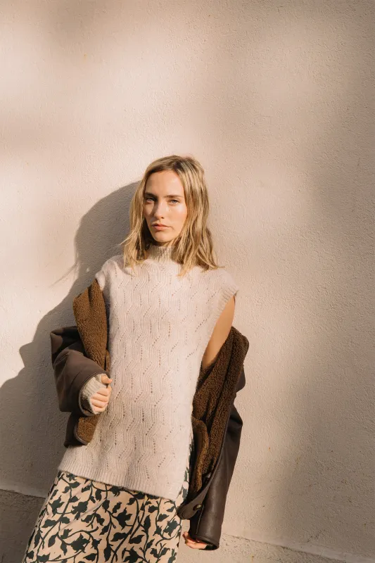 [CL] CROCHET VEST sold by Indi & Cold