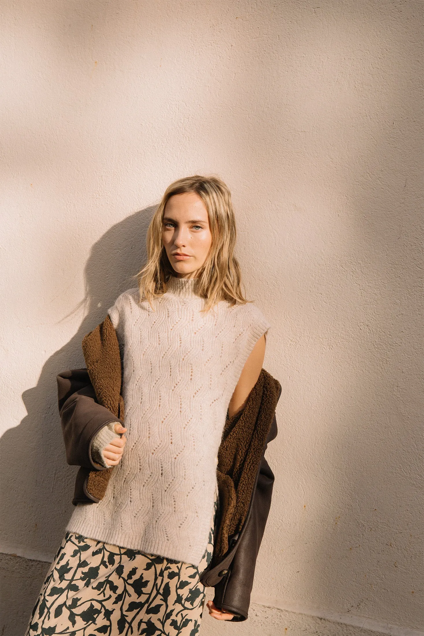 CHALECO PUNTO FANTASÍA sold by Indi & Cold