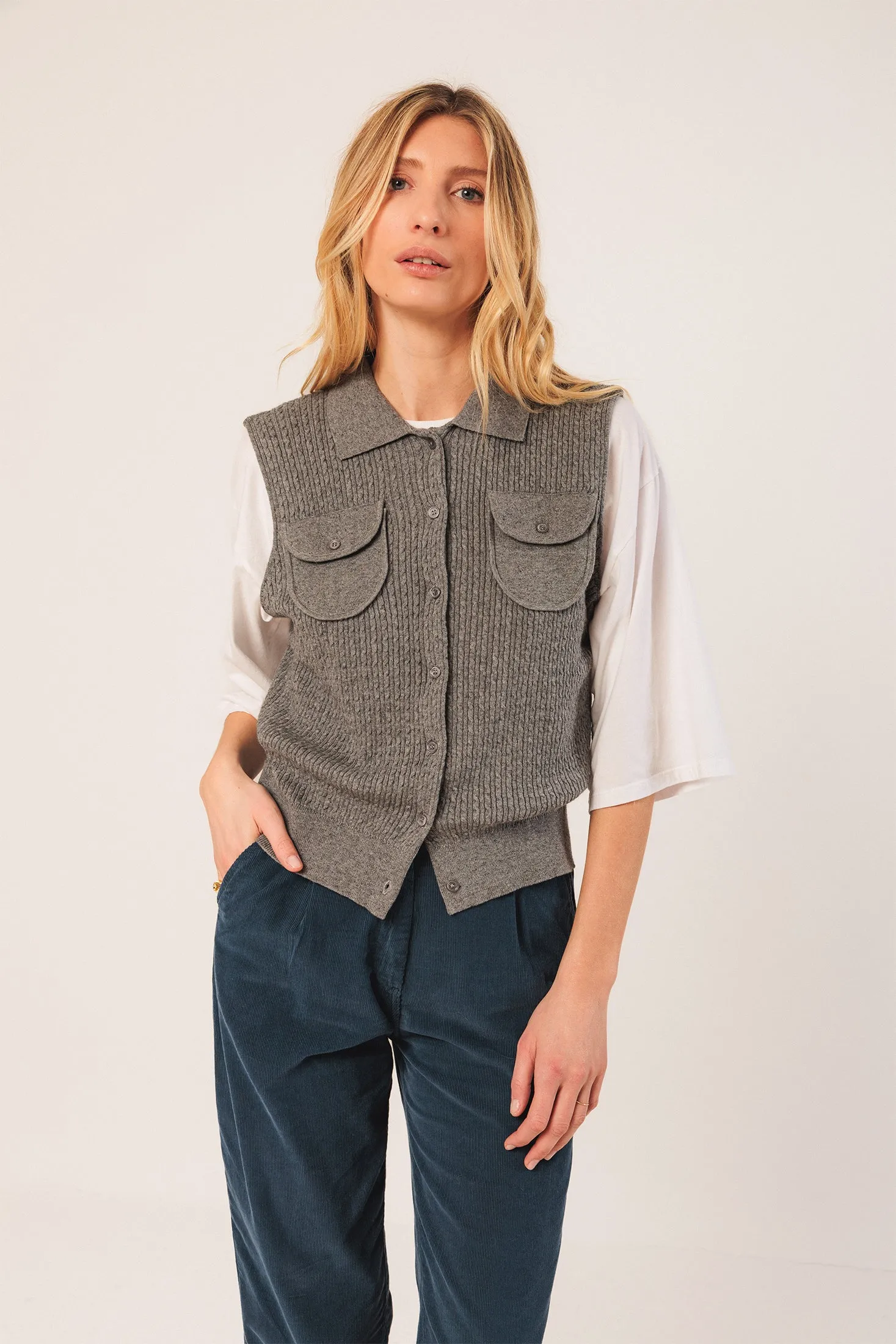 TOP CHALECO OCHOS sold by Indi & Cold