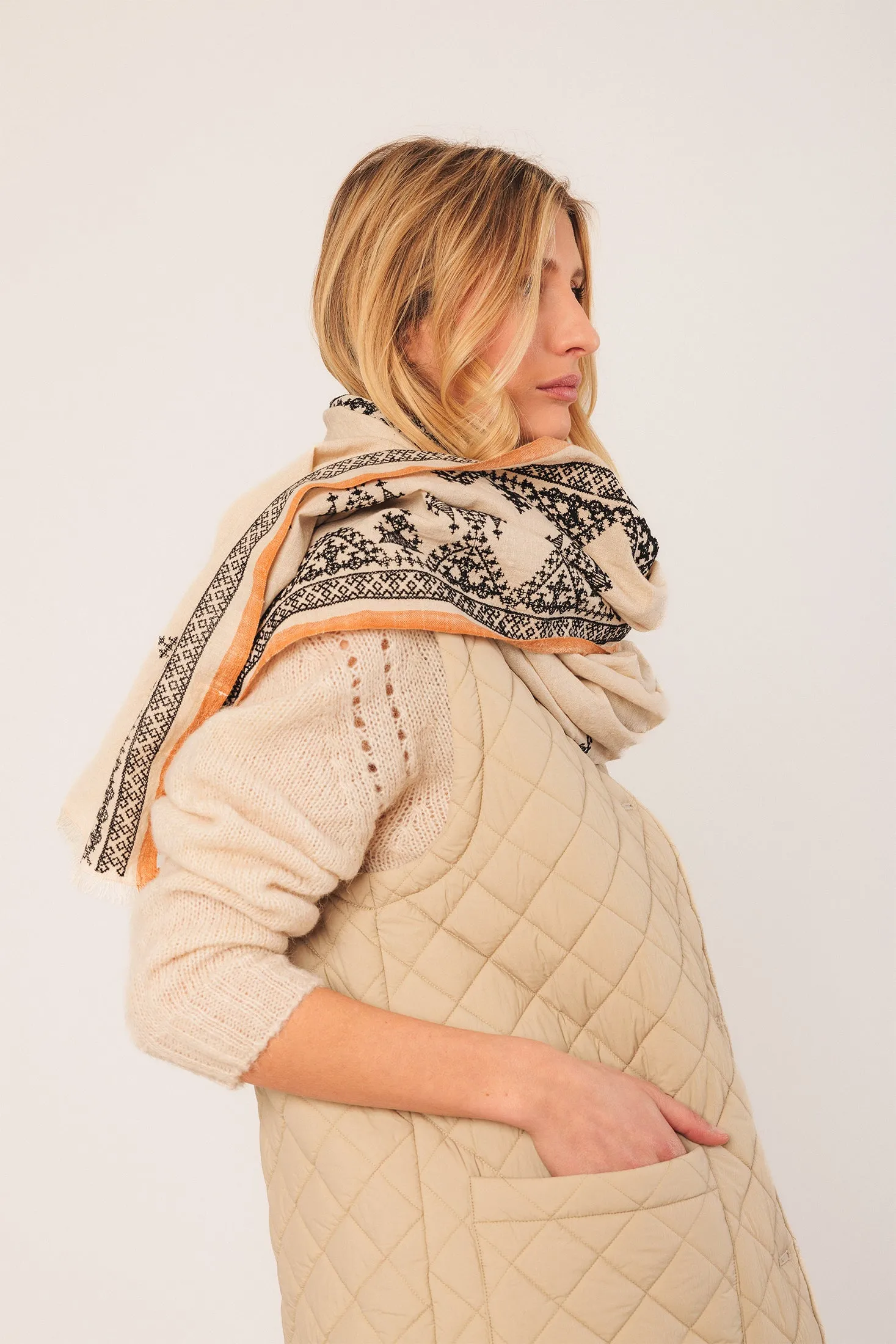 FULAR BORDADO ÉTNICO sold by Indi & Cold product image thumbnail 3