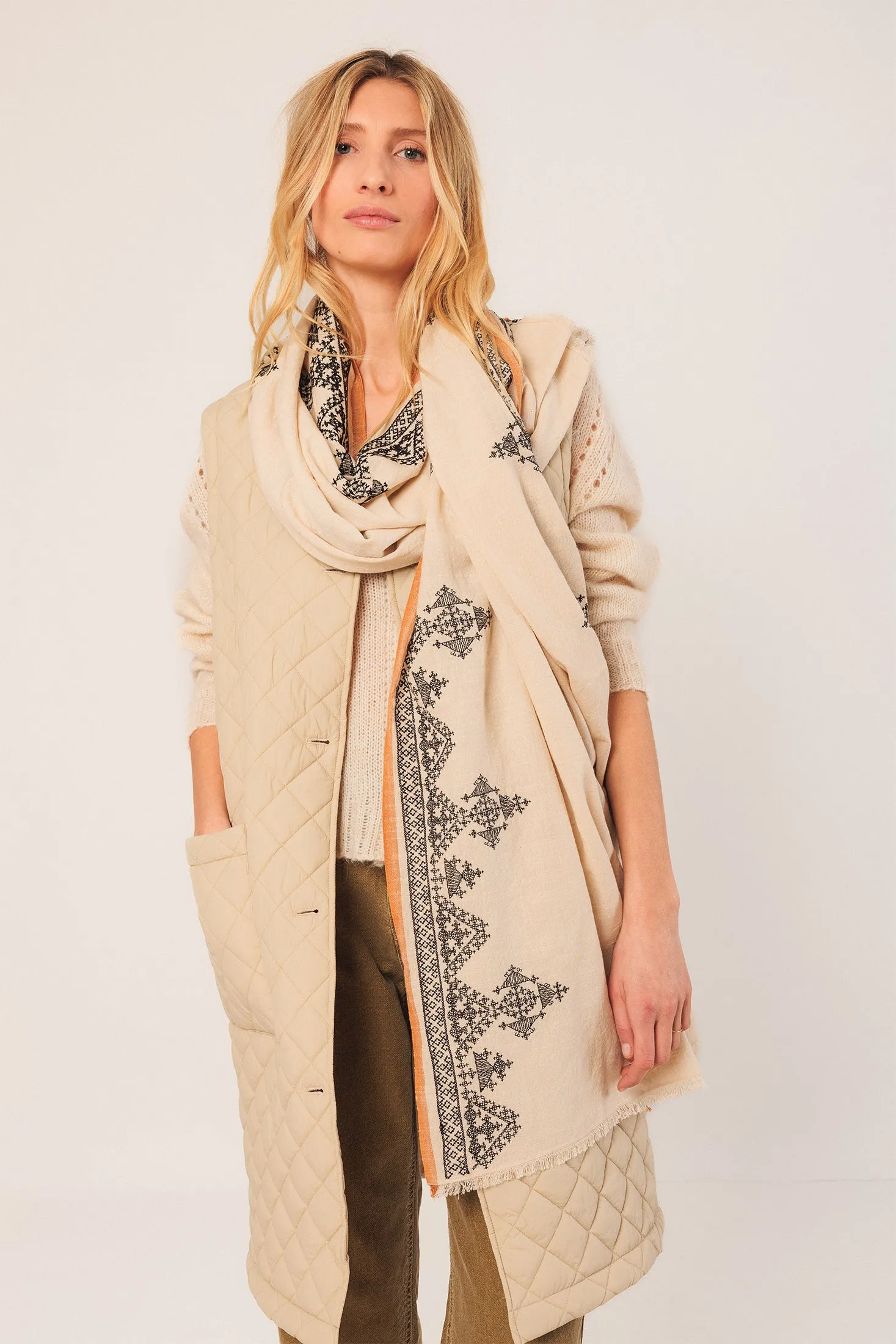 FULAR BORDADO ÉTNICO sold by Indi & Cold product image thumbnail 2