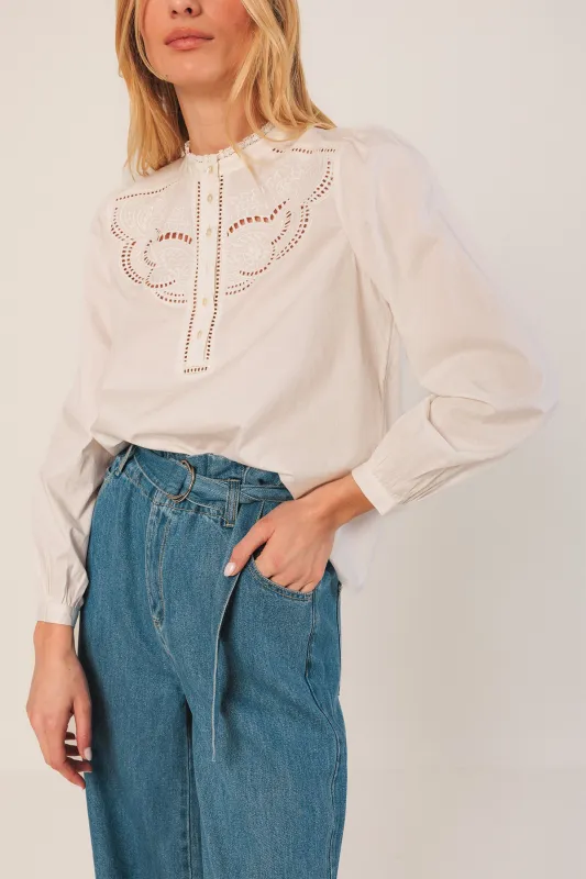 BLUSA BORDADOS RECORTADOS sold by Indi & Cold