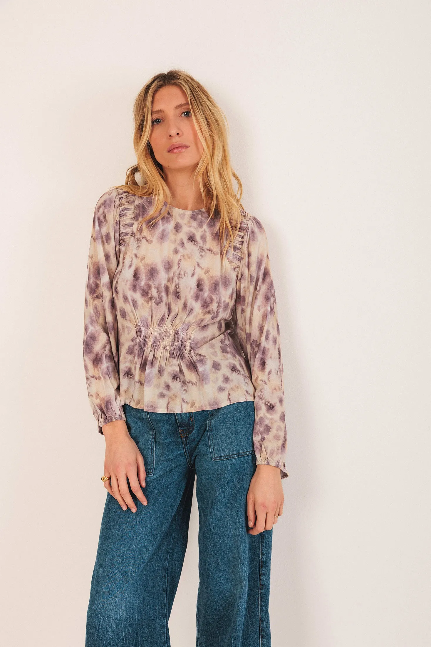 BLUSA ENGOMADOS ACUARELA sold by Indi & Cold