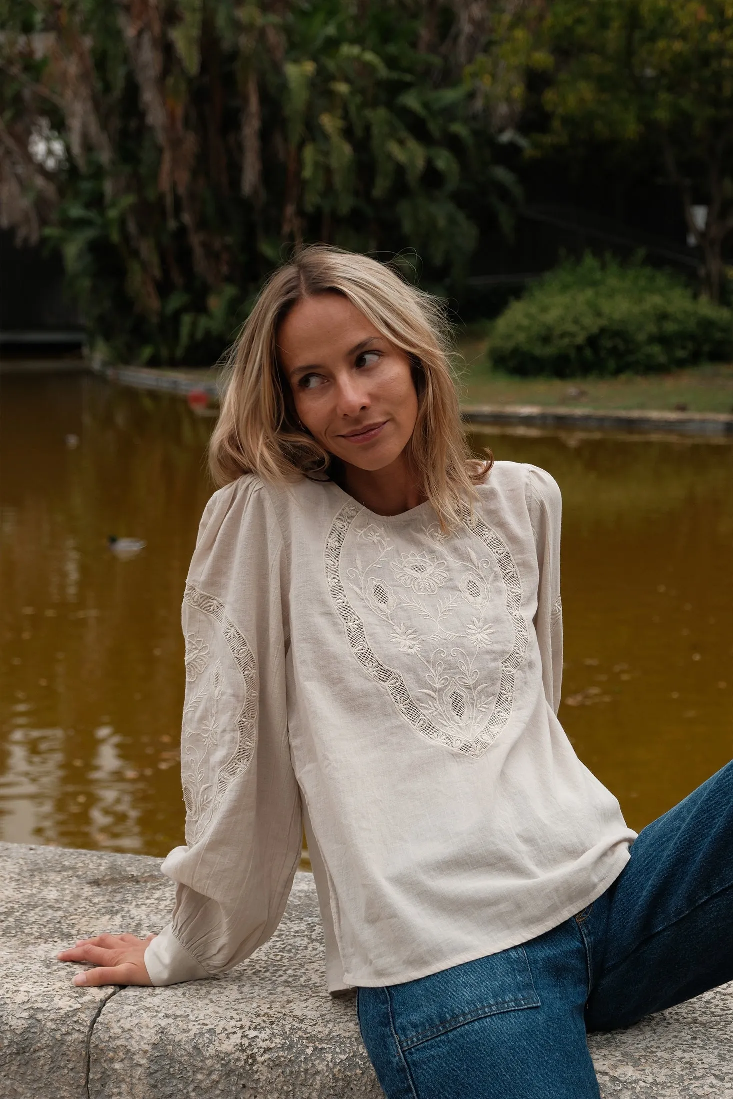 BLUSA BORDADO ROMÁNTICO sold by Indi & Cold