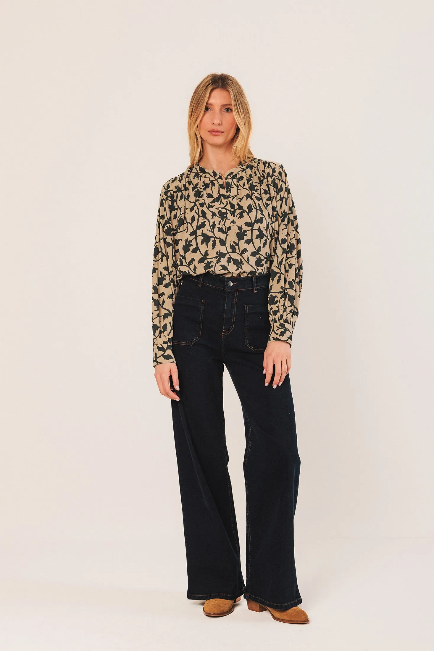 BLUSA CUELLO MAO sold by Indi & Cold product image thumbnail 3