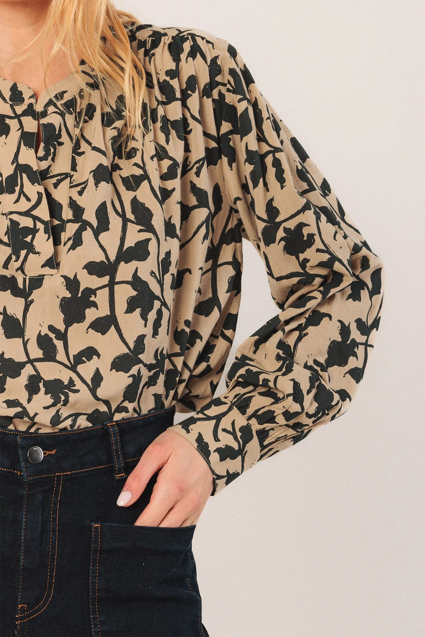 BLUSA CUELLO MAO sold by Indi & Cold product image thumbnail 4