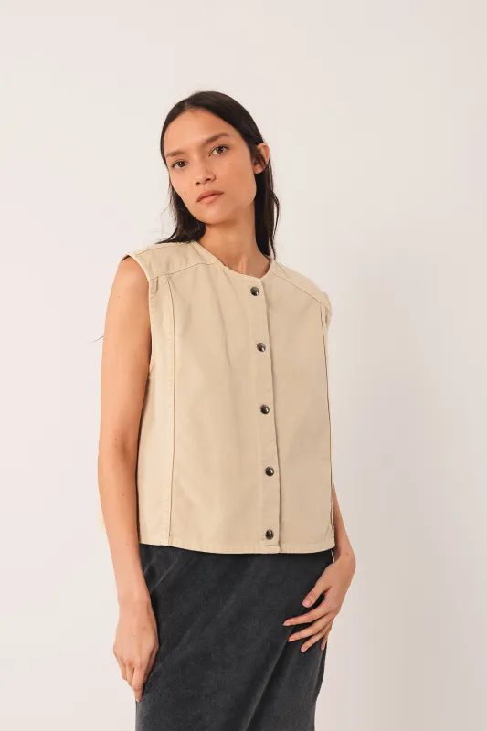 [CL] BOXY TWILL VEST sold by Indi & Cold