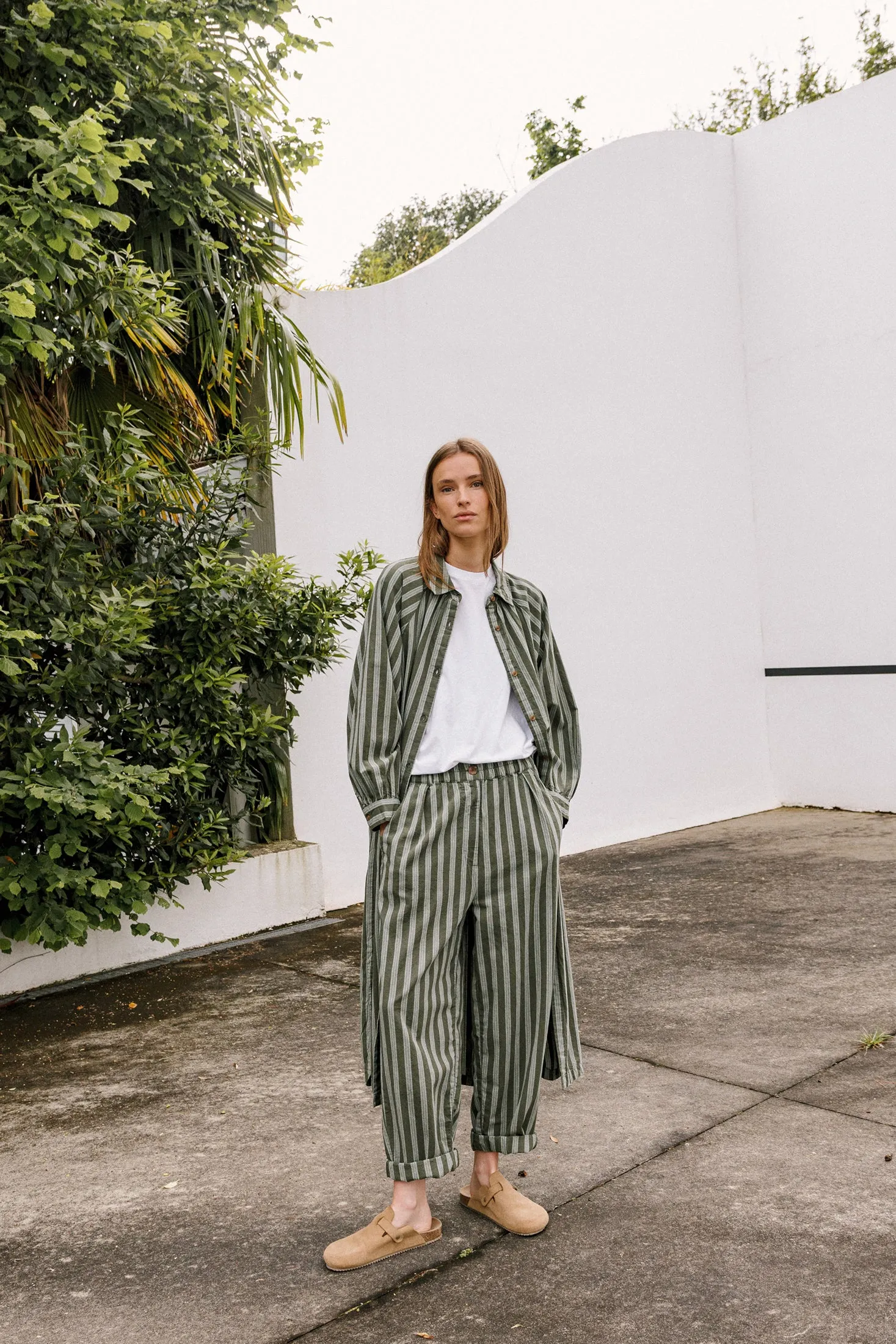 PANTALÓN BAGGY ENGOMADO sold by Indi & Cold