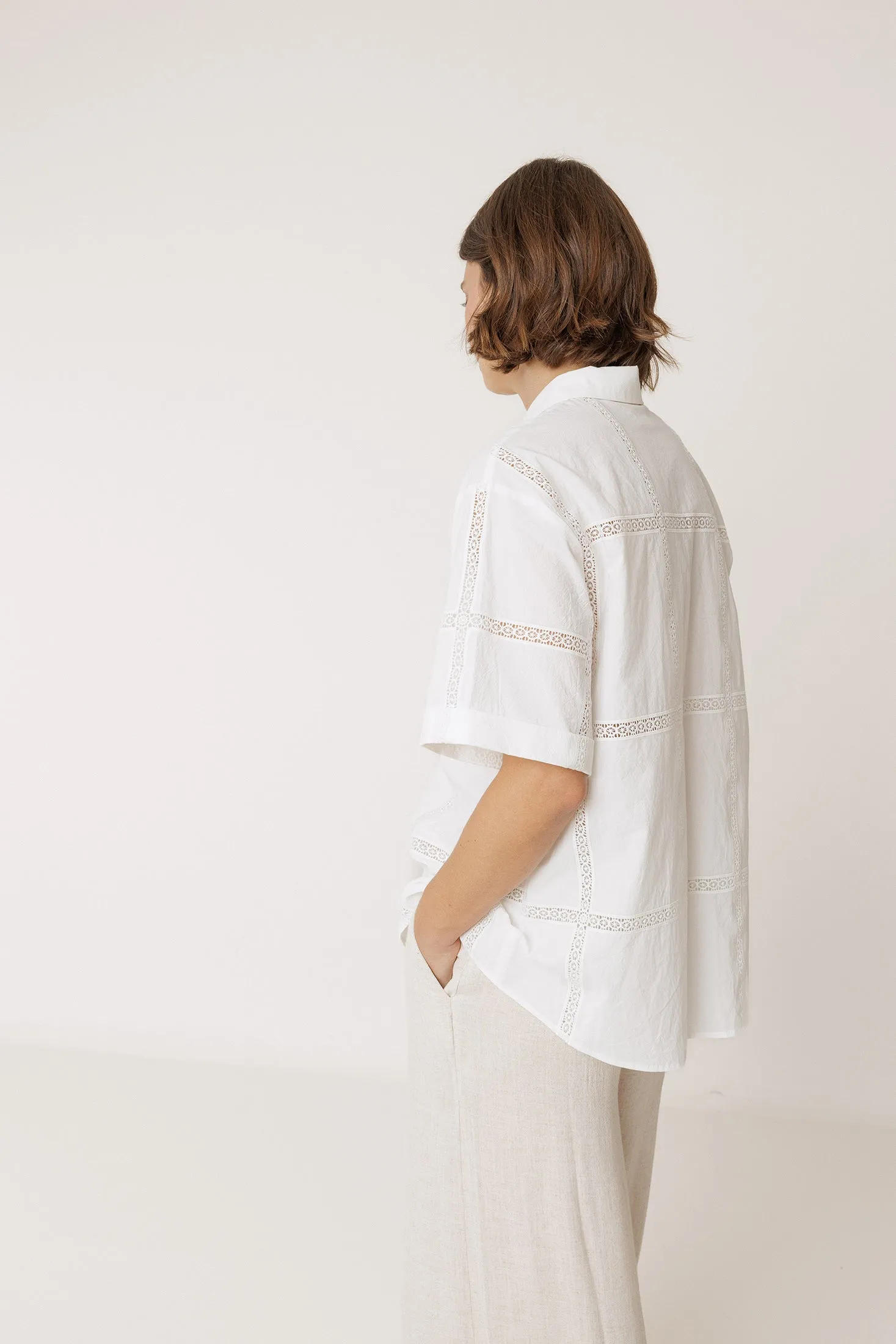 CAMISA POPELÍN CON PUNTILLAS sold by Indi & Cold product image thumbnail 3