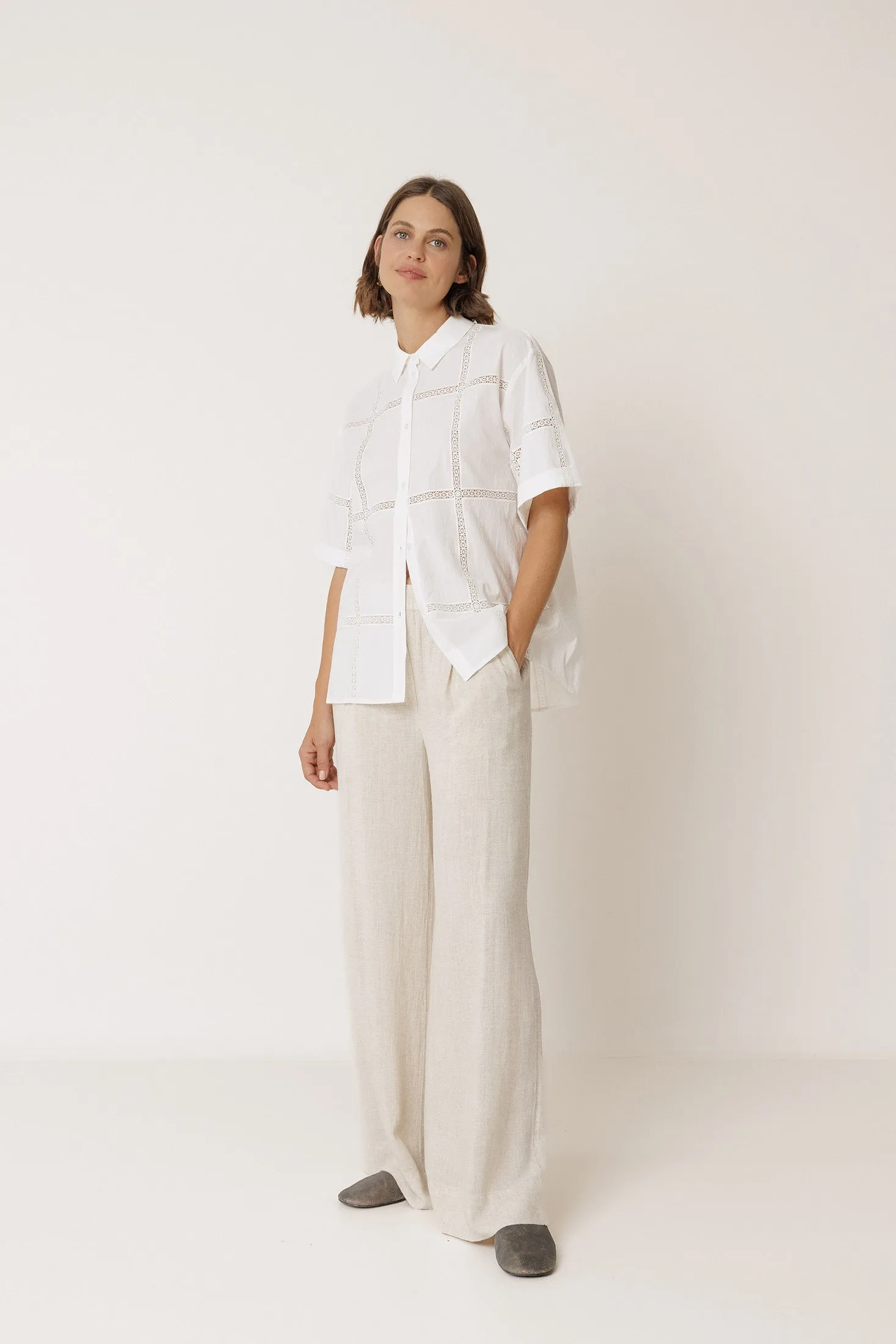 CAMISA POPELÍN CON PUNTILLAS sold by Indi & Cold product image thumbnail 4