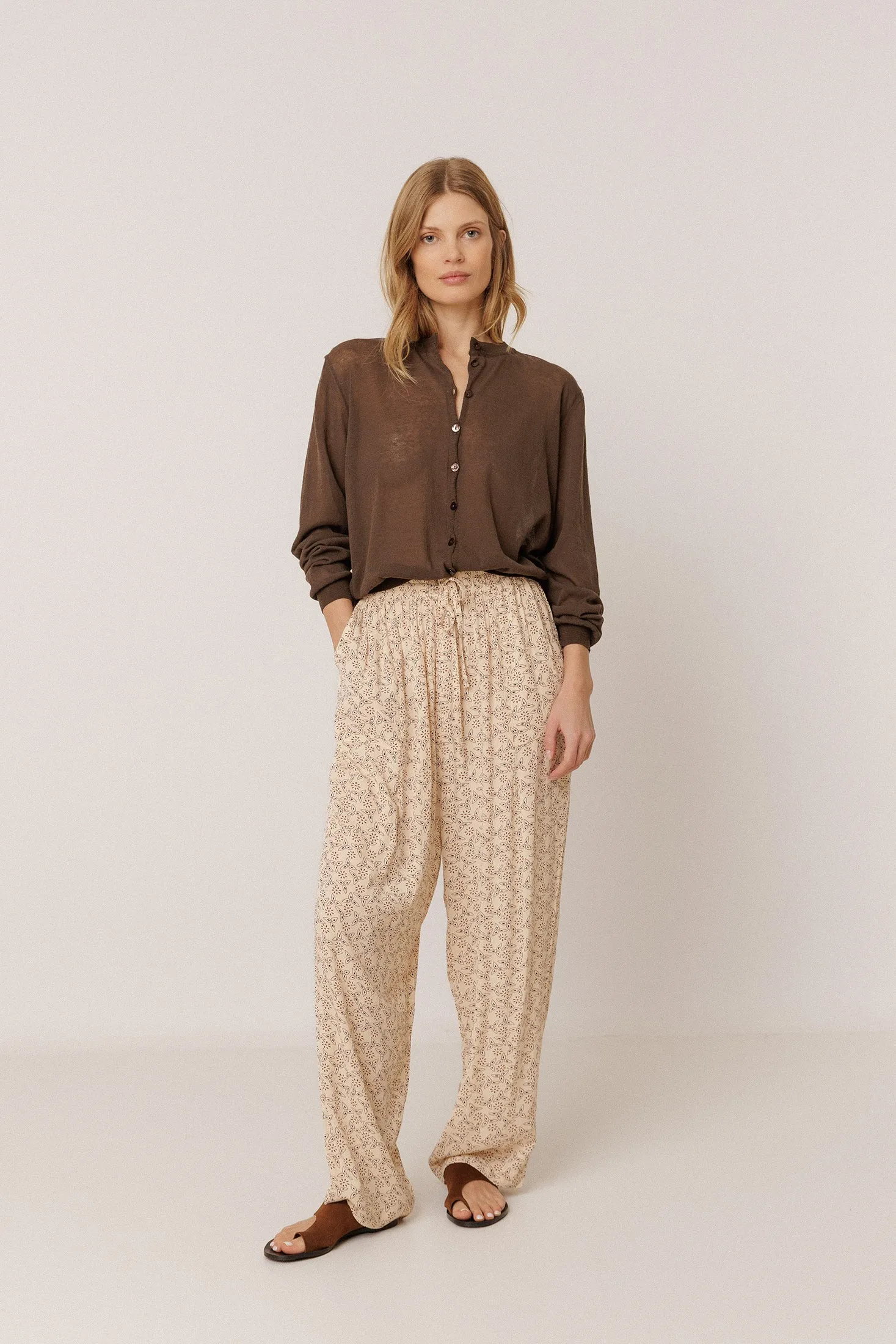 PANTALÓN ESTAMPADO FLUIDO sold by Indi & Cold