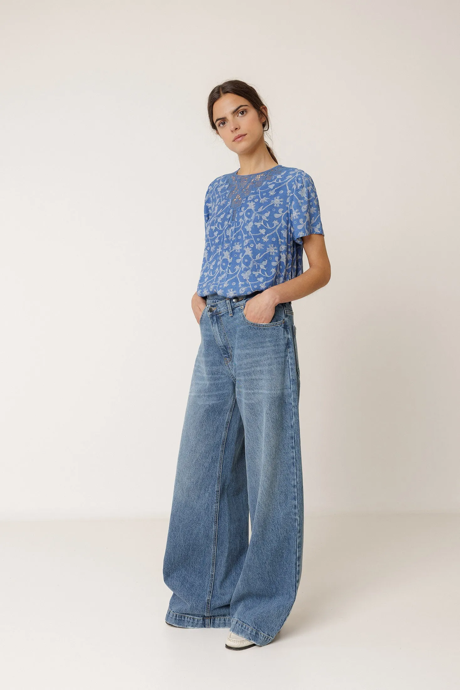 CAMISA CON ENCAJE sold by Indi & Cold product image thumbnail 2