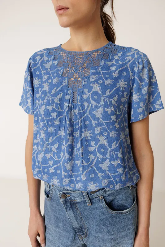 CAMISA CON ENCAJE made by Indi & Cold