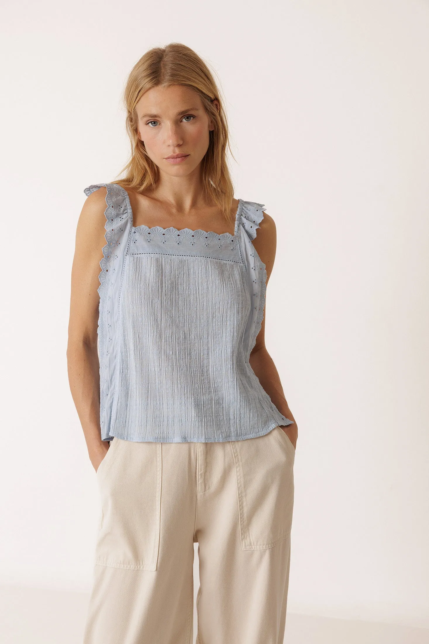 TOP TIRANTES PUNTILLAS sold by Indi & Cold