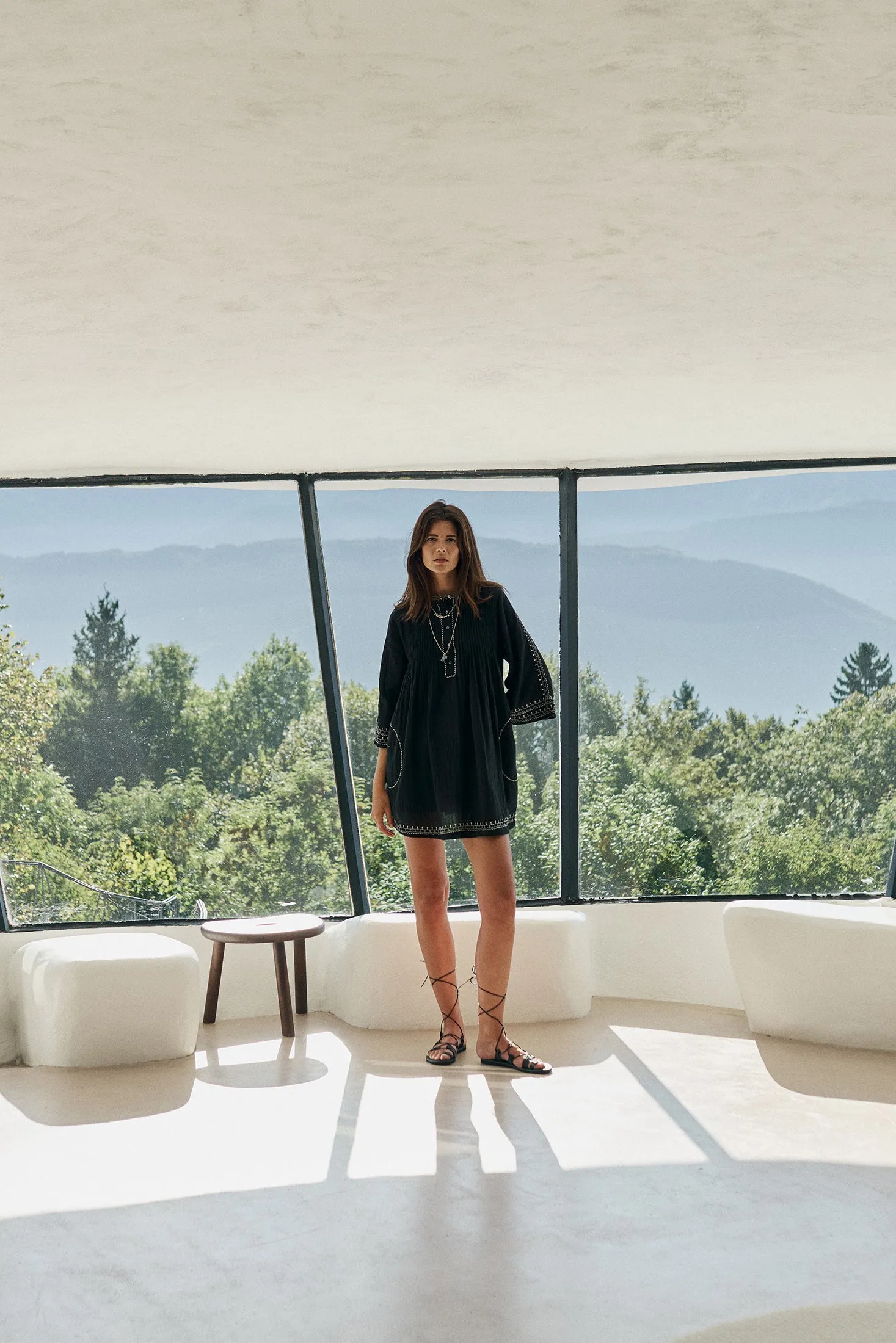 VESTIDO BORDADO A CONTRASTE sold by Indi & Cold