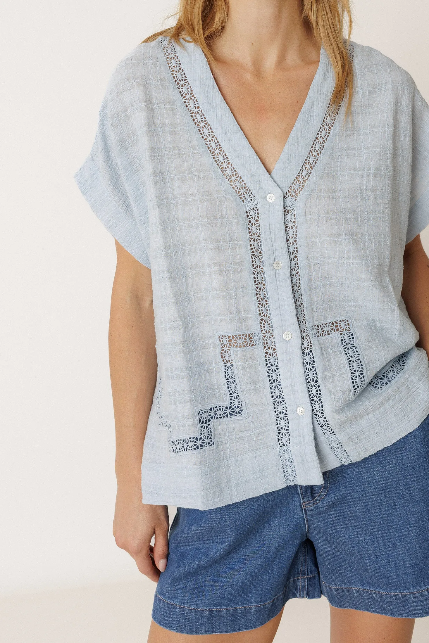 CAMISA PUNTILLAS INSERTADAS sold by Indi & Cold product image thumbnail 4