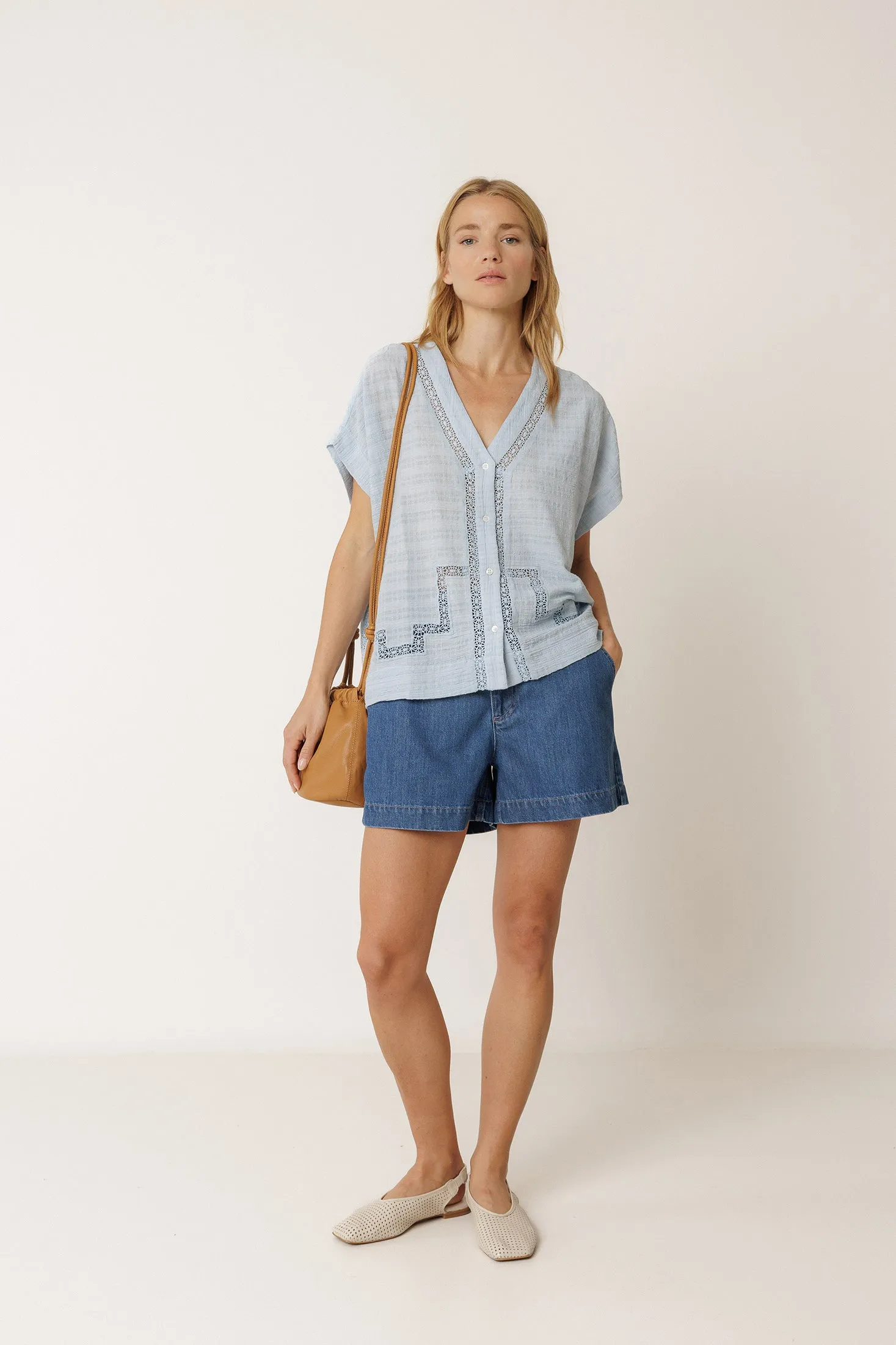 CAMISA PUNTILLAS INSERTADAS sold by Indi & Cold product image thumbnail 2