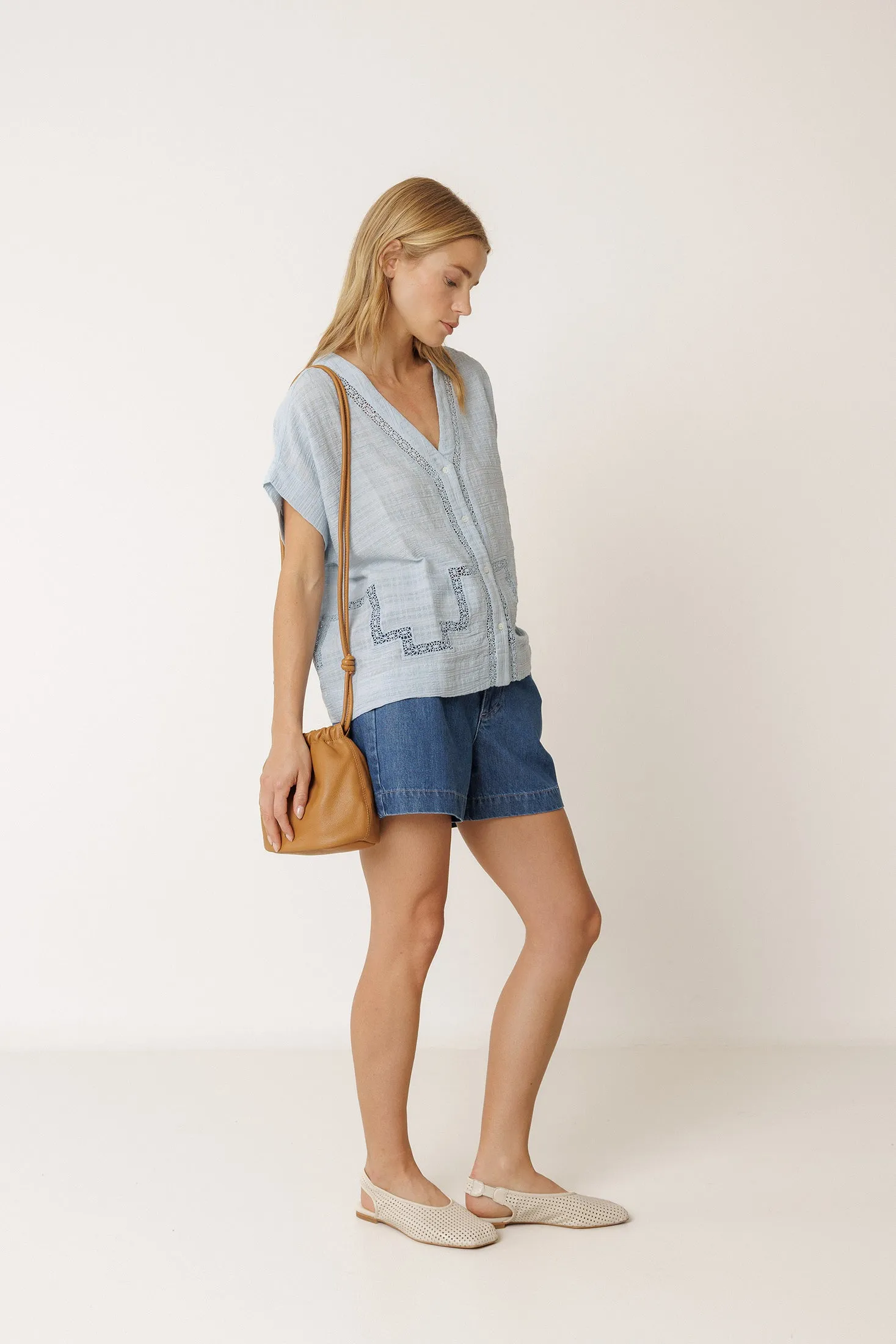 CAMISA PUNTILLAS INSERTADAS sold by Indi & Cold product image thumbnail 3