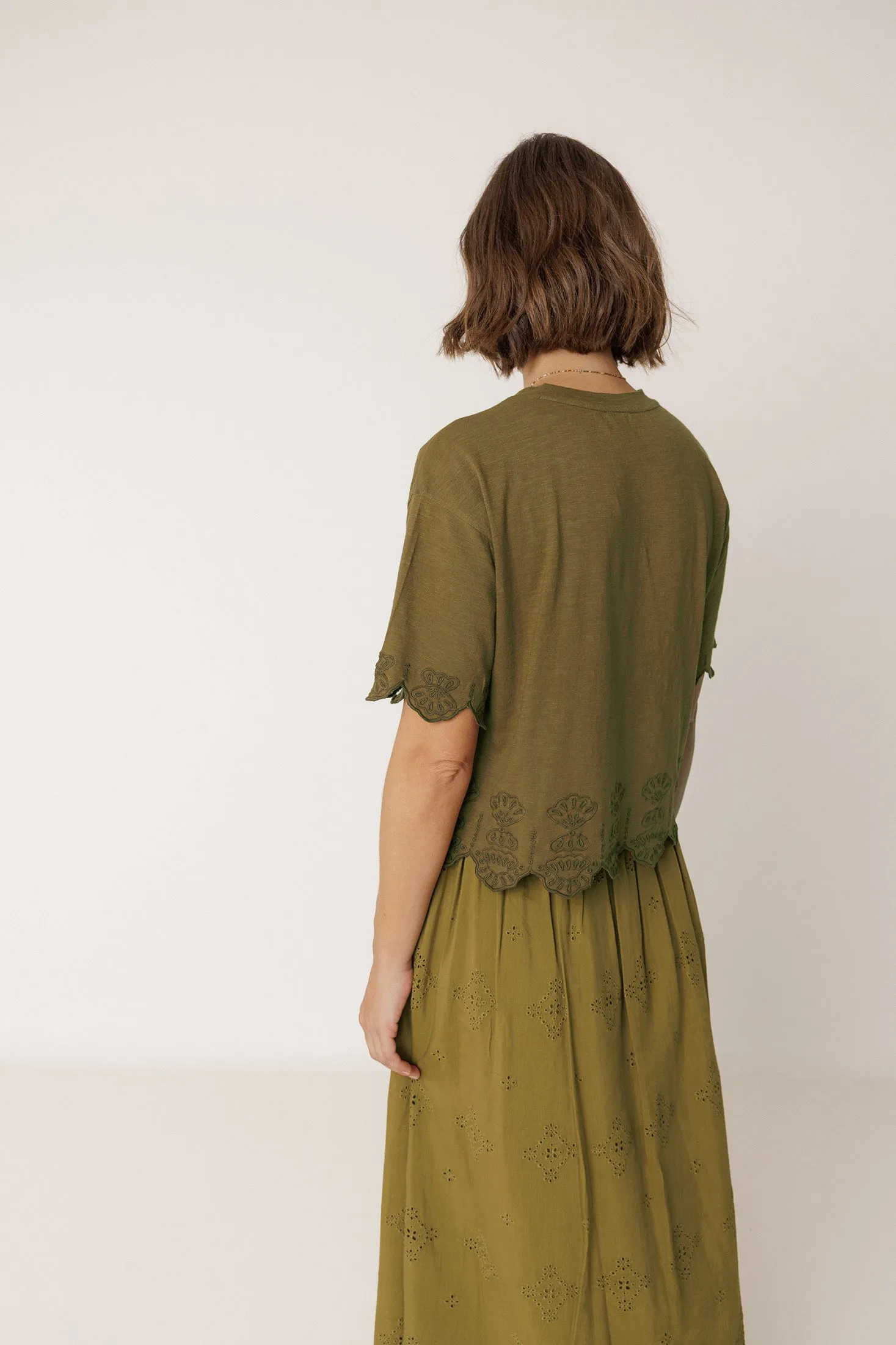 CAMISETA BOXY BORDADA sold by Indi & Cold product image thumbnail 3