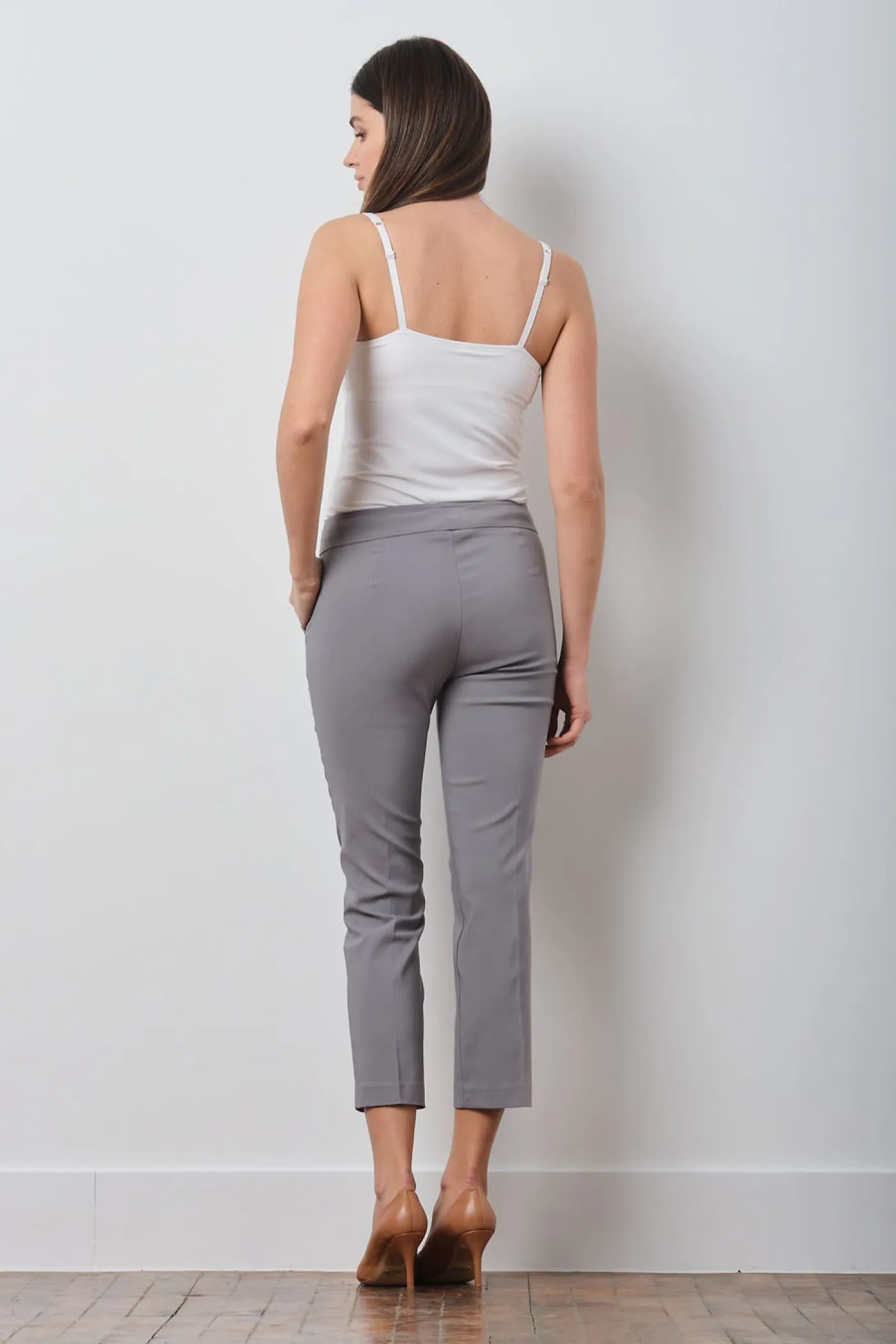 LULU Signature Light Grey sold by Avenue Montaigne product image thumbnail 3