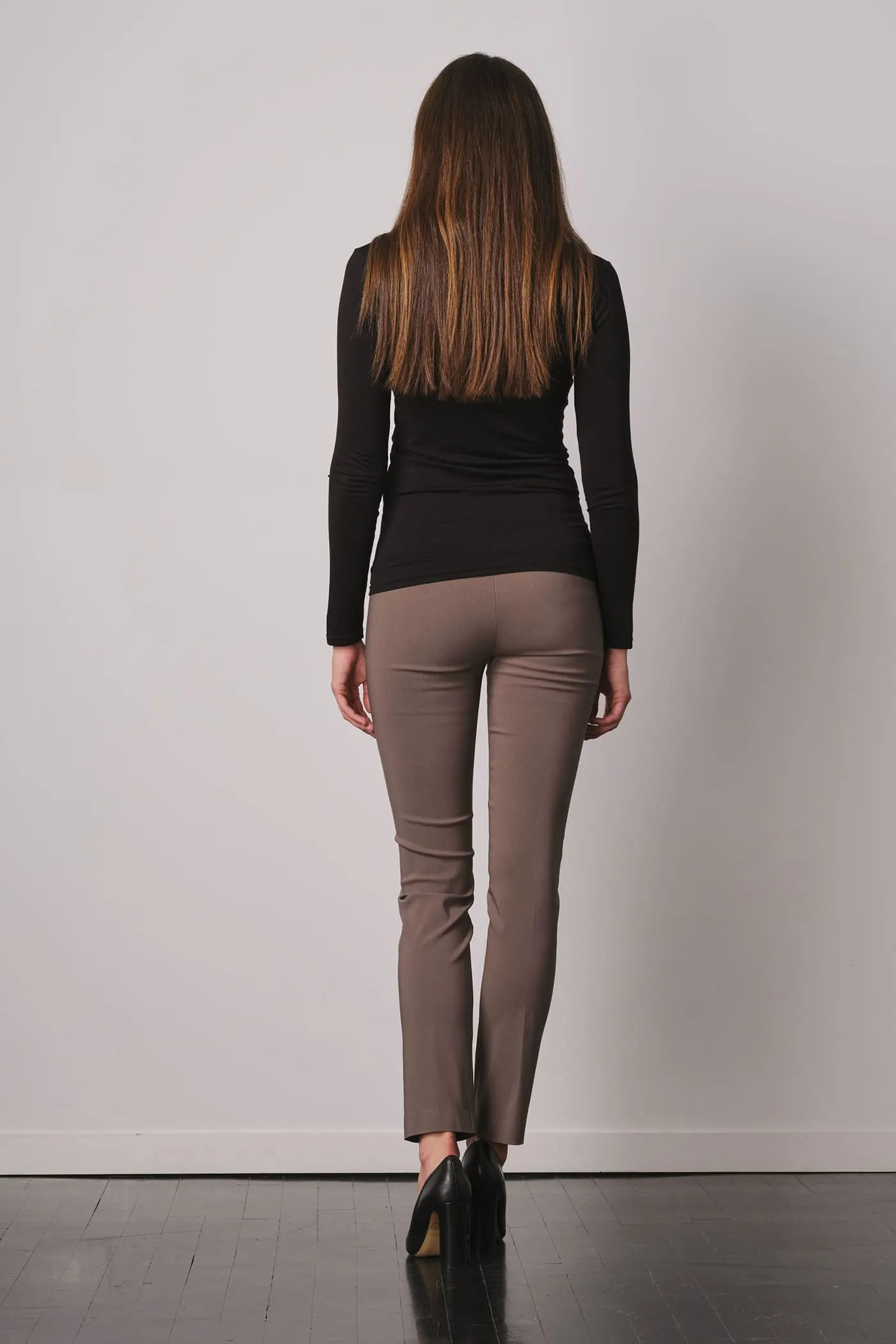 LILI Signature Taupe sold by Avenue Montaigne product image thumbnail 3