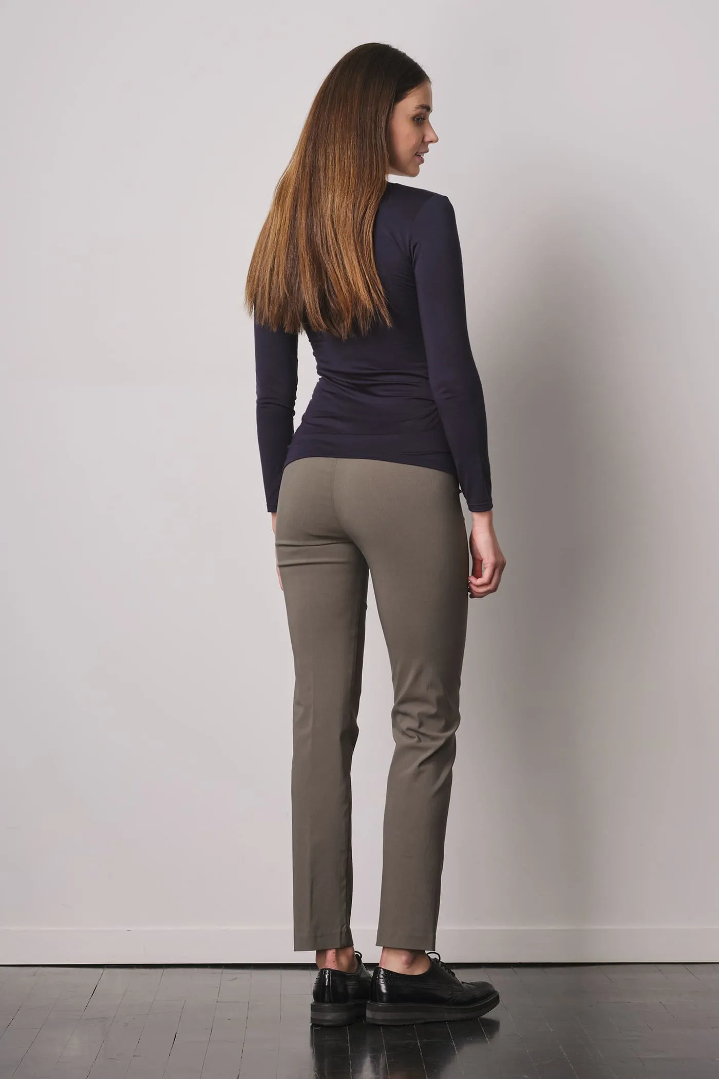 LILI Signature Olive Green sold by Avenue Montaigne product image thumbnail 3