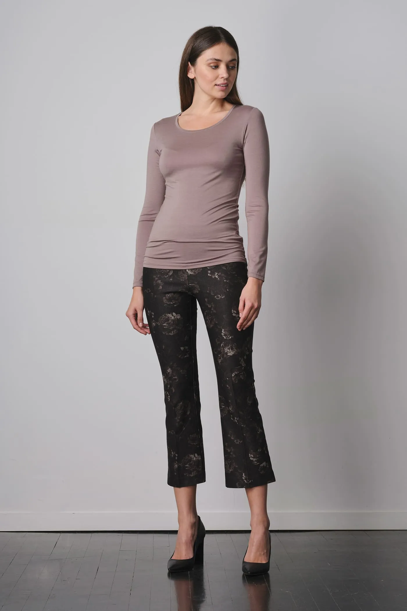 LEO Flowers sold by Avenue Montaigne