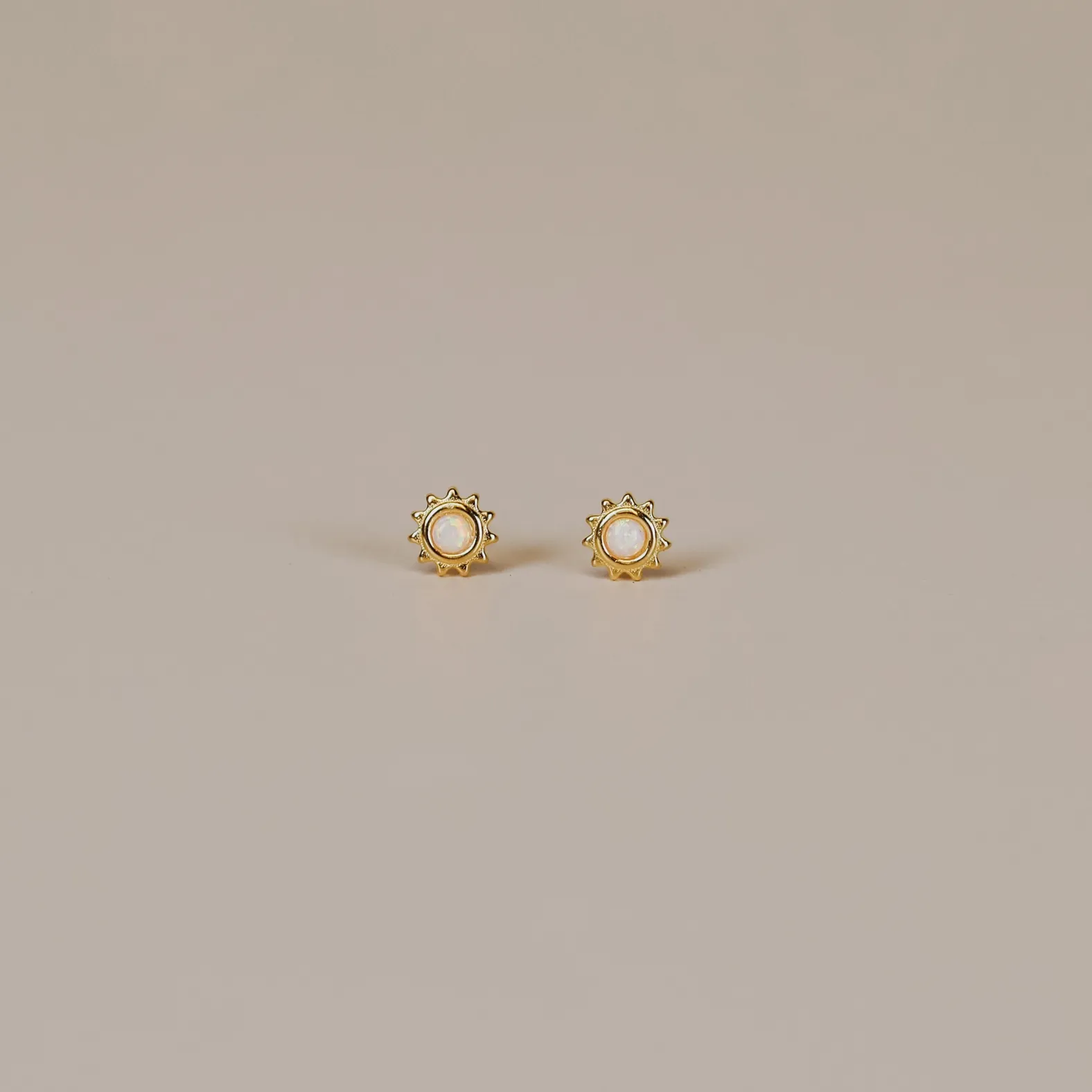White Opal Sun Stud sold by JaxKelly