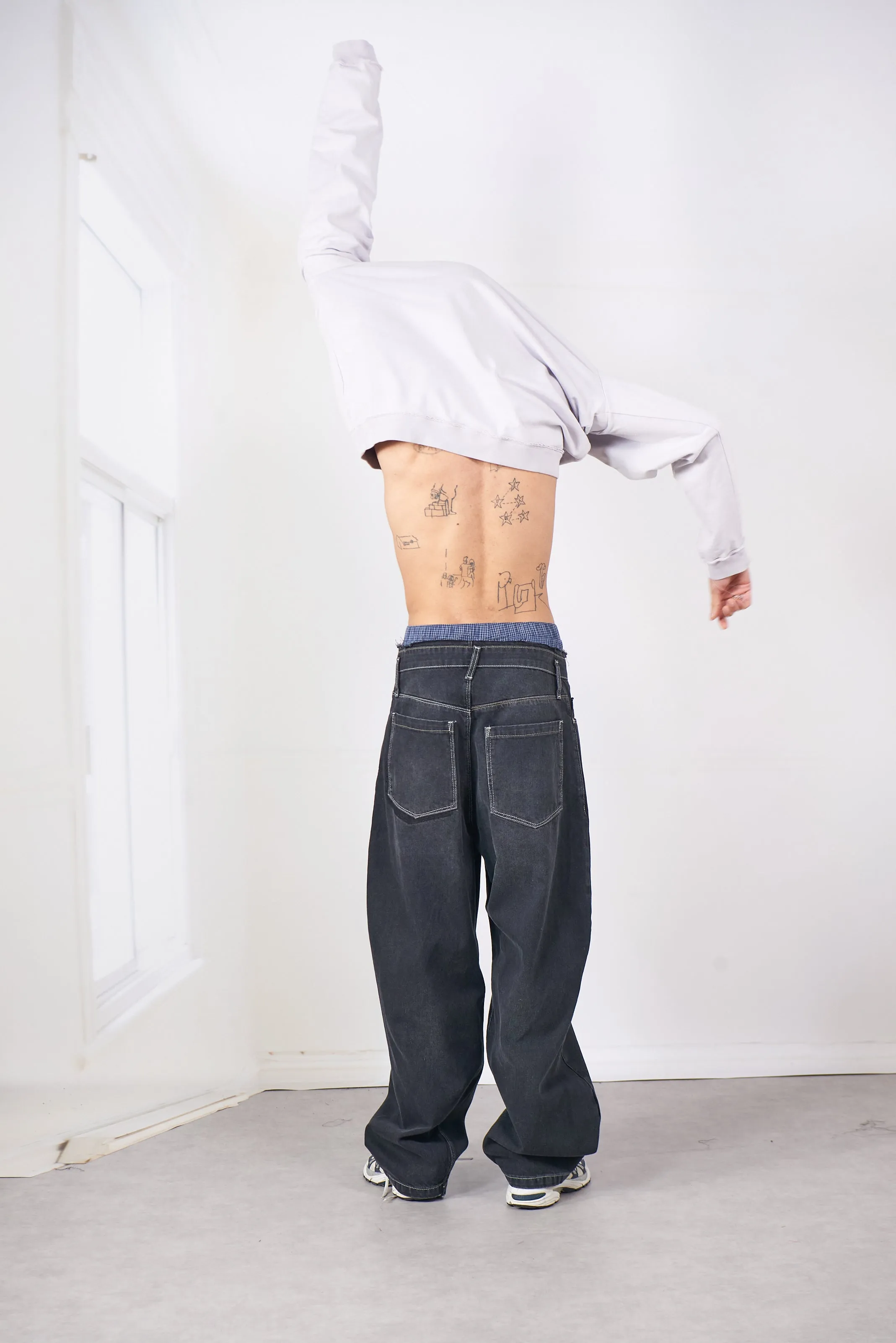 CF.20.06.02.01 WOBBLY JEANS black sold by Camiel Fortgens