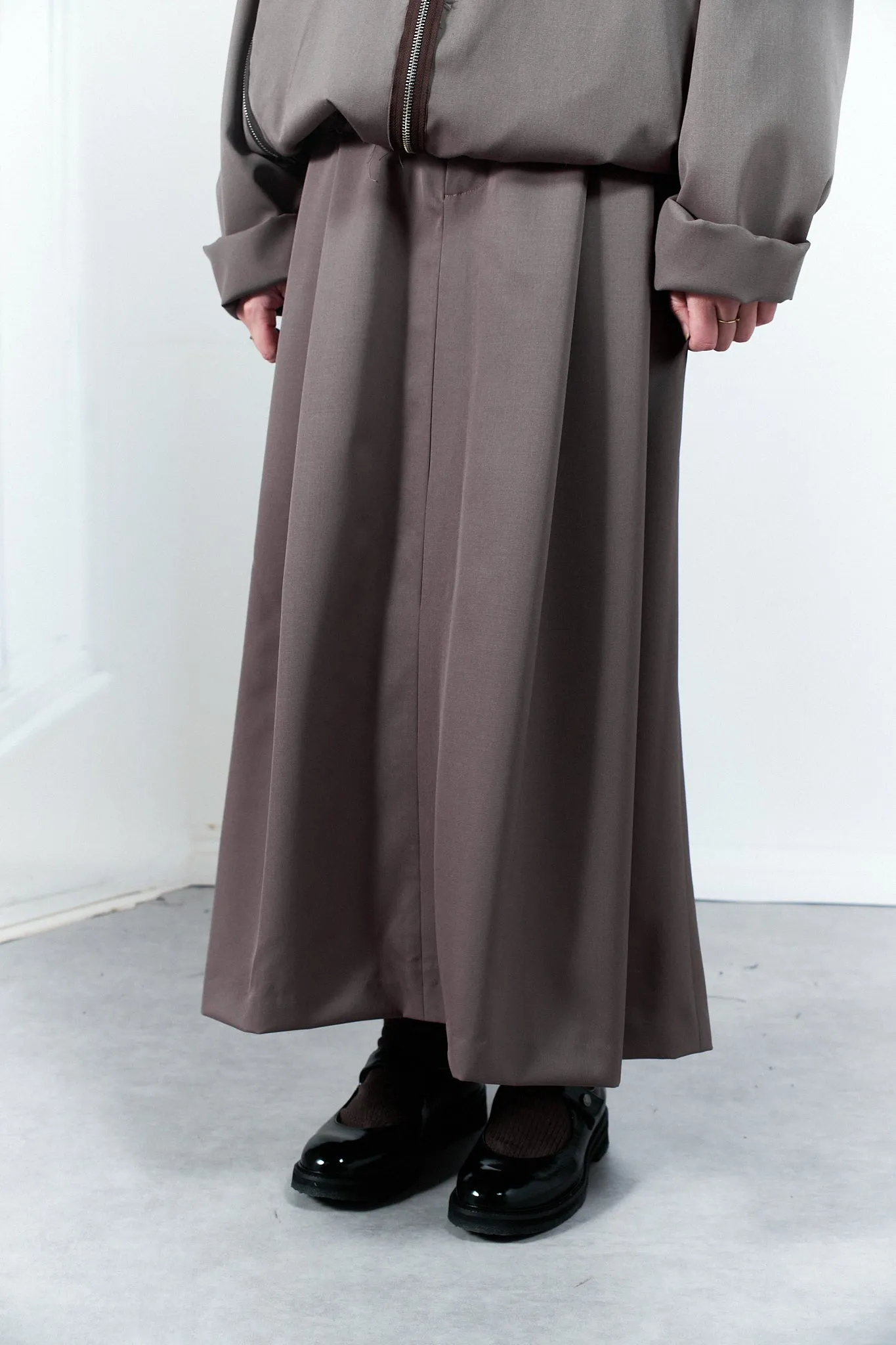 CF.20.07.03.01 SUIT PANTS SKIRT taupe sold by Camiel Fortgens product image thumbnail 2